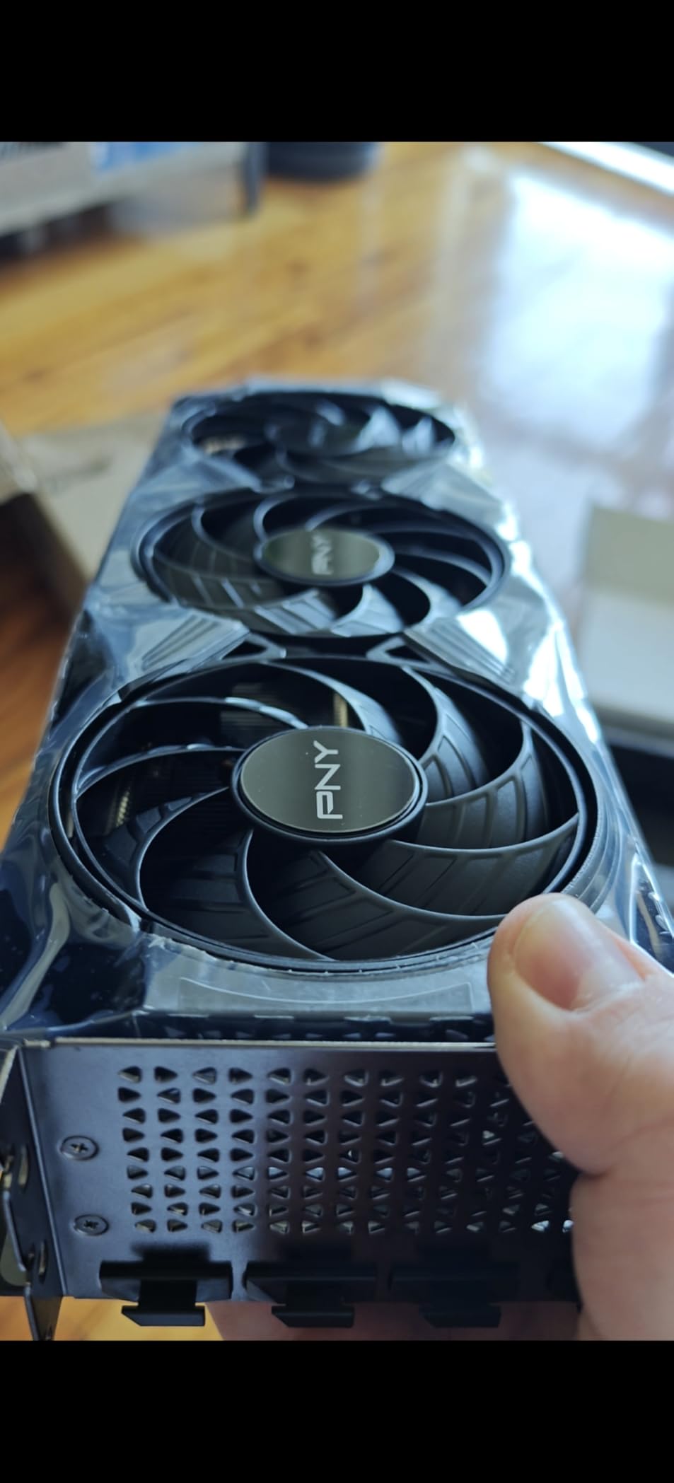 PNY NVIDIA GeForce RTX 5070 Ti OC Triple Fan, Graphics Card (16GB GDDR7, 256-bit, Boost Speed: 2572 MHz, PCIe 5.0, HDMI/DP 2.1, 2.98-Slot, Blackwell Architecture, DLSS 4) customer photo 2