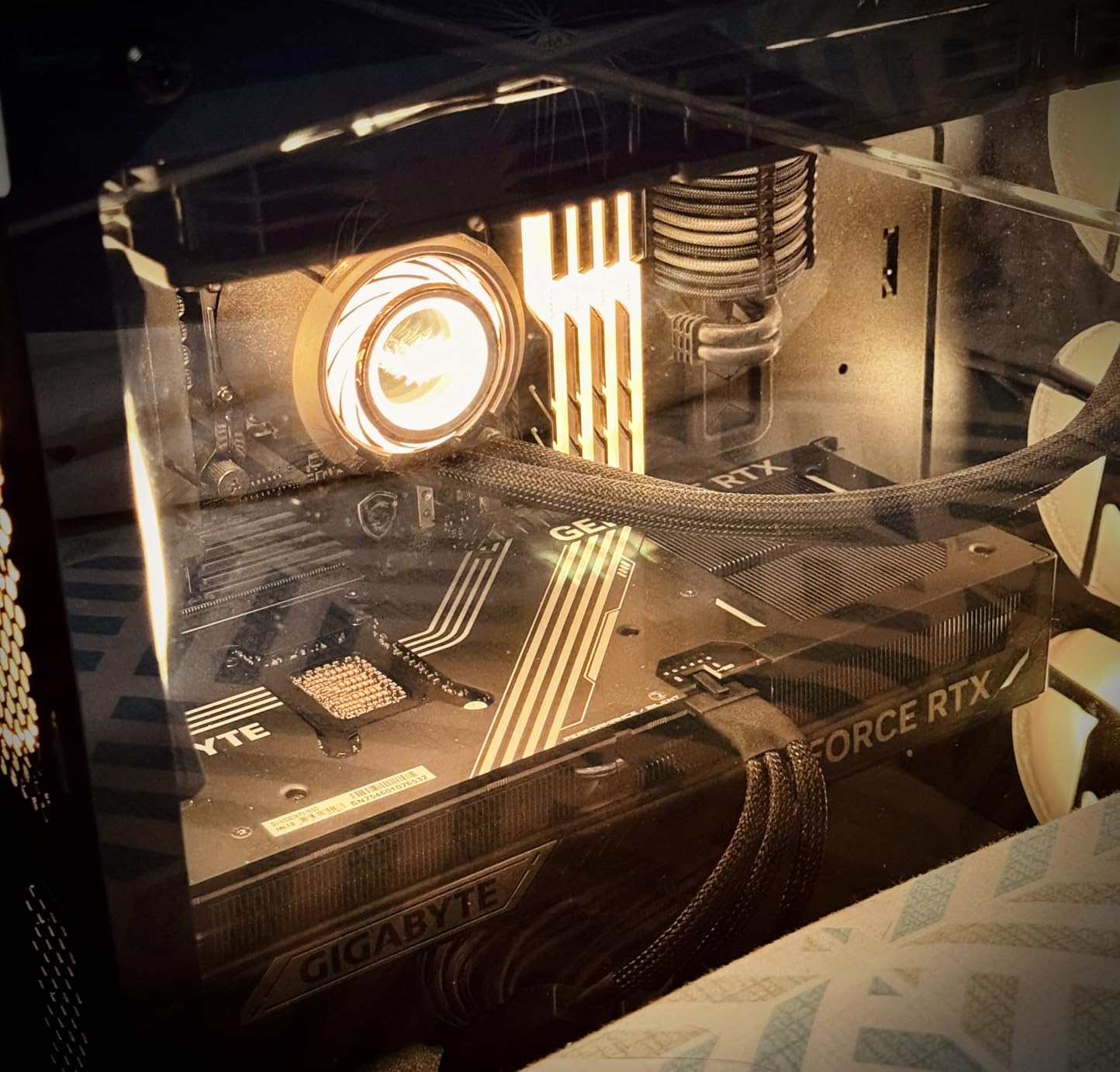 GIGABYTE GeForce RTX 5080 WINDFORCE SFF 16G Graphics Card, 16GB 256-bit GDDR7, PCIe 5.0, WINDFORCE Cooling System, GV-N5080WF3-16GD Video Card customer photo 2