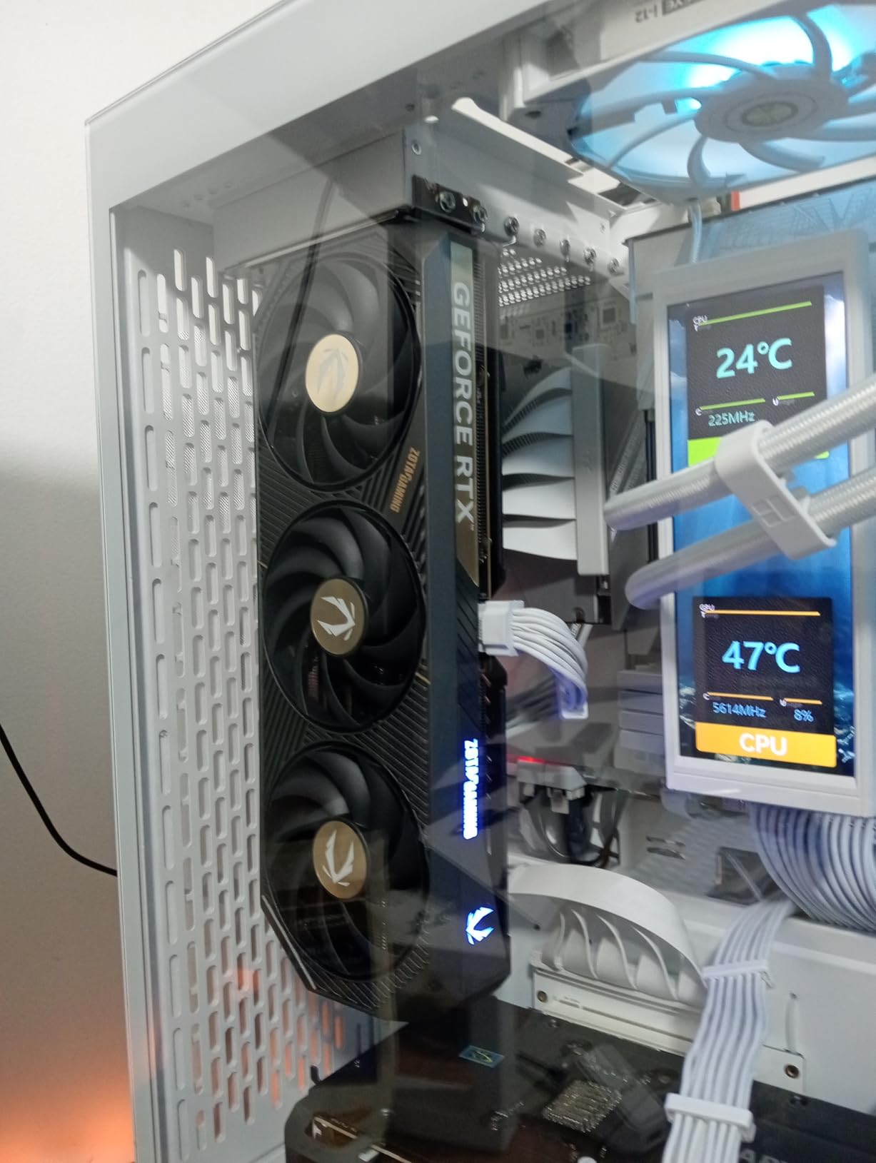 ZOTAC Gaming GeForce RTX 5070 Solid OC DLSS 4 12GB GDDR7 192-bit 28 Gbps PCIE 5.0 Gaming Graphics Card, IceStorm 2.0 Cooling, Spectra RGB Lighting customer photo 1