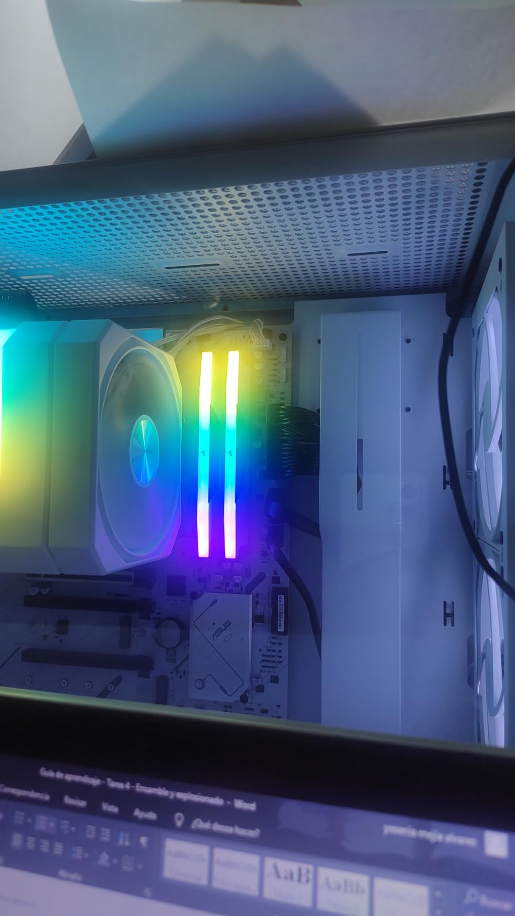 ASUS B650E MAX Gaming WiFi W - AMD B650 AM5 ATX Motherboard, White PCB, DDR5, PCIe 5.0, 3X M.2, Wi-Fi 6E, 2.5Gb LAN, USB 10Gbps Type-C, DisplayPort, HDMI, BIOS Flashback, Aura Sync, Advanced AI PC customer photo 2