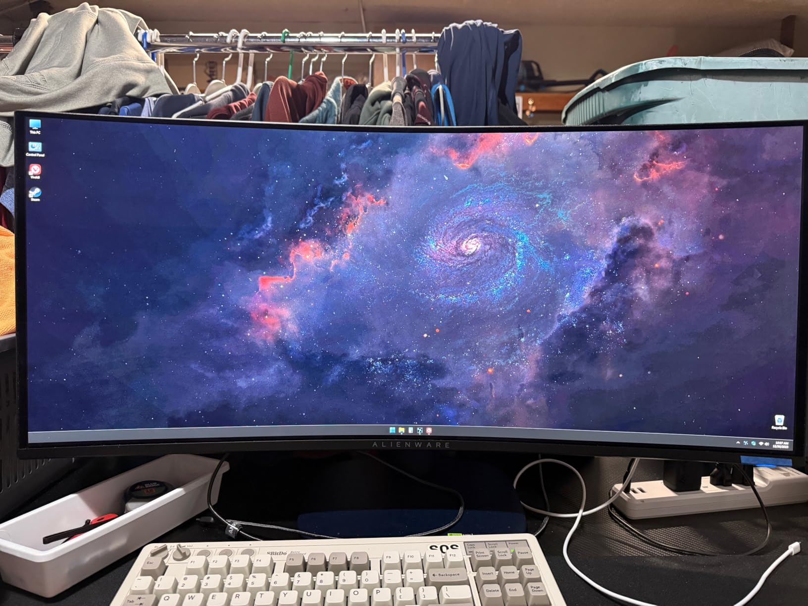 Alienware 34 240Hz QD-OLED Curved Gaming Monitor - AW3425DW - 34.2-inch WQHD (3440 x 1440) 0.03ms Display, 1800R Curve, AMD FreeSync Premium Pro, VESA AdaptiveSync, DisplayHDR TrueBlack 400 customer photo 1
