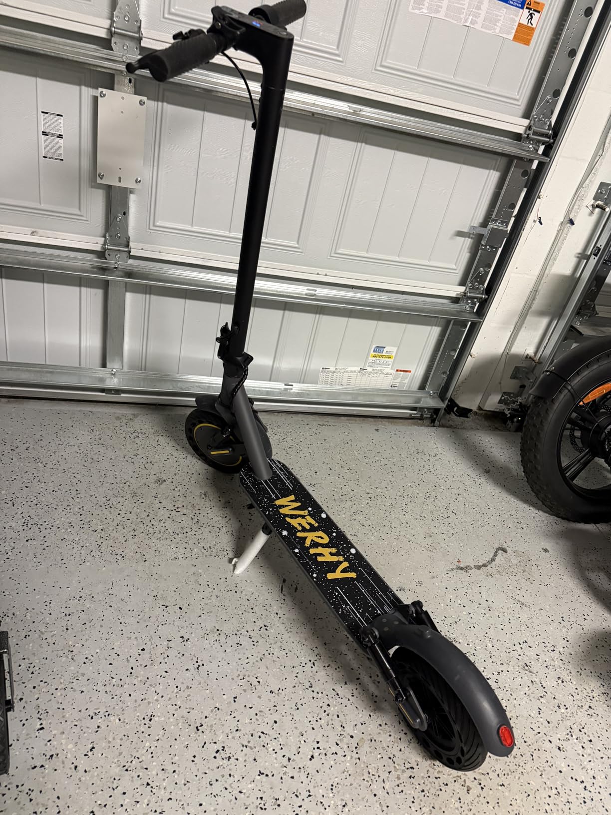 WERHY 10 Inches Electric Scooter, 500W Powerful Motor & 22 MPH Top Speed, 22-28Miles Long Range, Folding E Scooter with Dual Braking for Adults customer photo 2