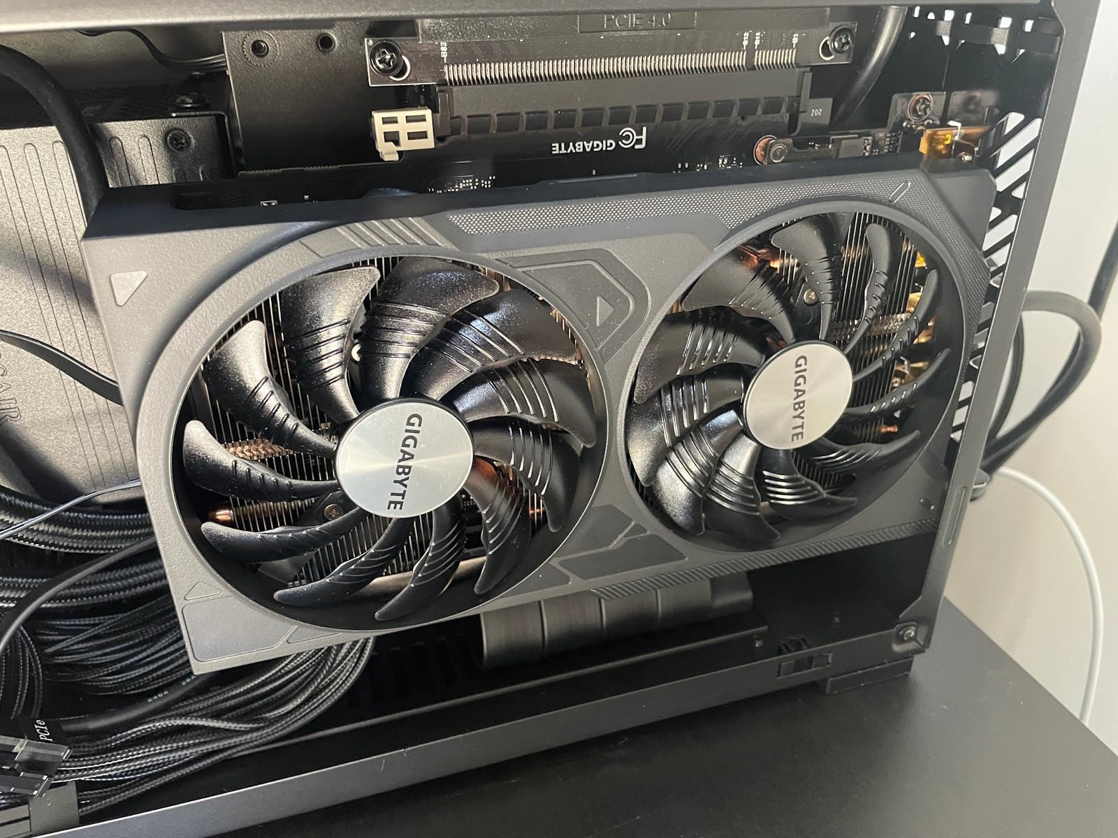 GIGABYTE GeForce RTX 5060 Ti WINDFORCE MAX OC 8G Graphics Card, 8GB 128-bit GDDR7, PCIe 5.0, WINDFORCE Cooling System, GV-N506TWF2MAX OC-8GD Video Card customer photo 1