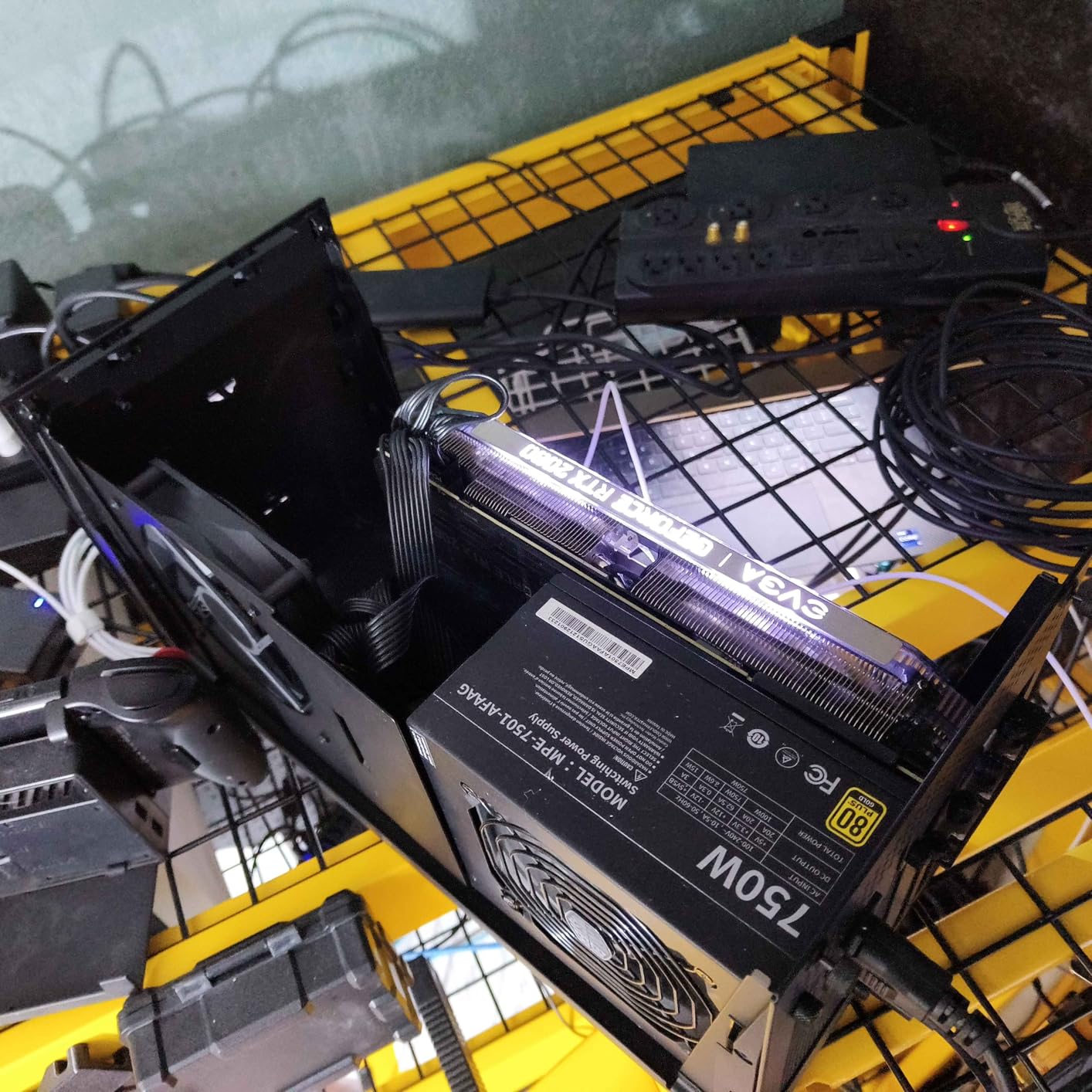 Razer Core X V2 External Graphics Enclosure (eGPU): Compatible with Windows 11 Thunderbolt 4/5 and USB 4 Laptops & Devices - 4 Slot Wide NVIDIA/AMD Graphics Cards PCIe 4.0 Support - 140W PD via USB C customer photo 2