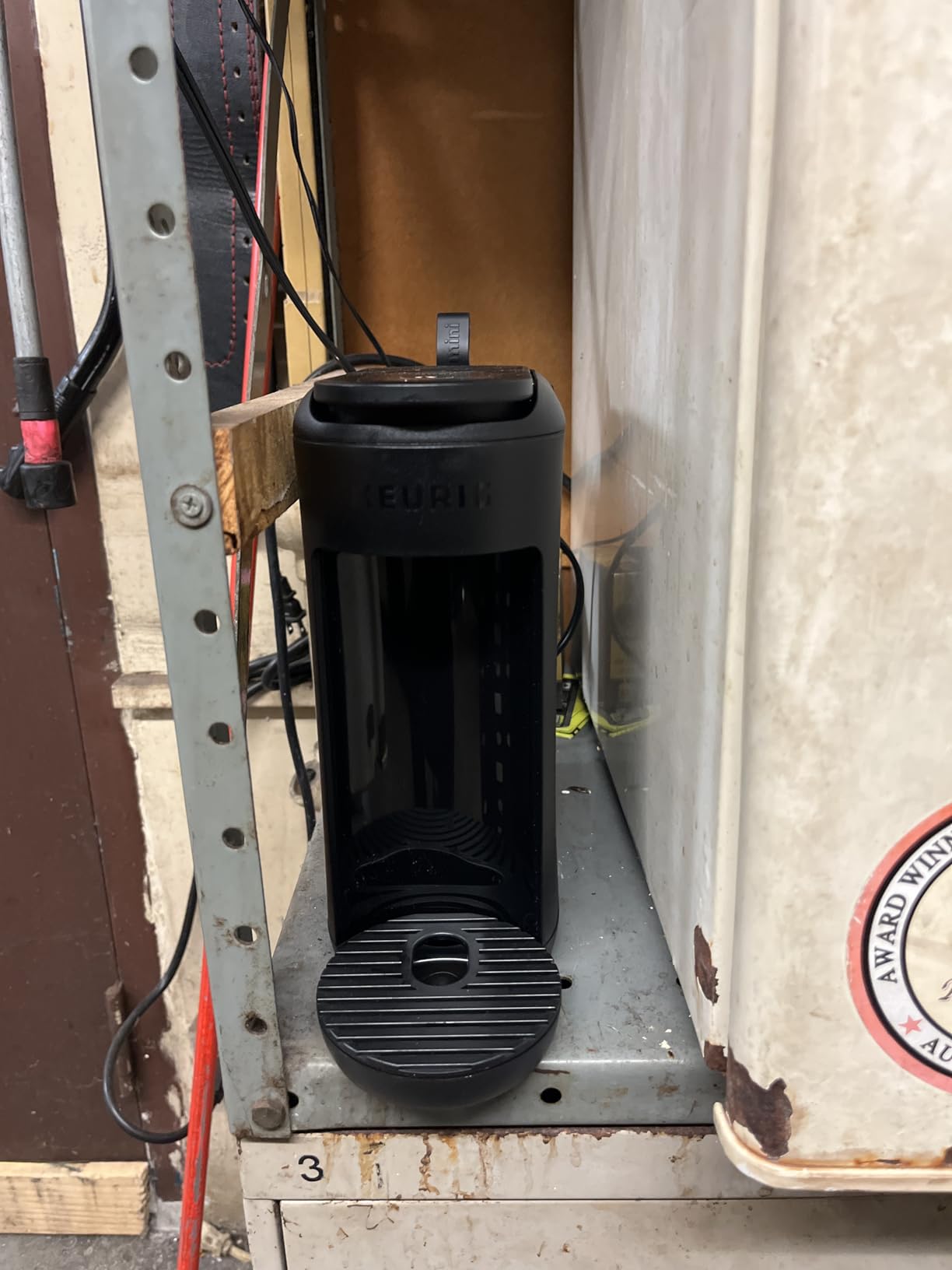 K-Mini Mate Single Serve K-Cup Pod Coffee Maker, Brews Up to 12 oz Cup, Compact Portable Coffee Machine for Small Spaces, Great for Dorms & Offices, Black customer photo 2