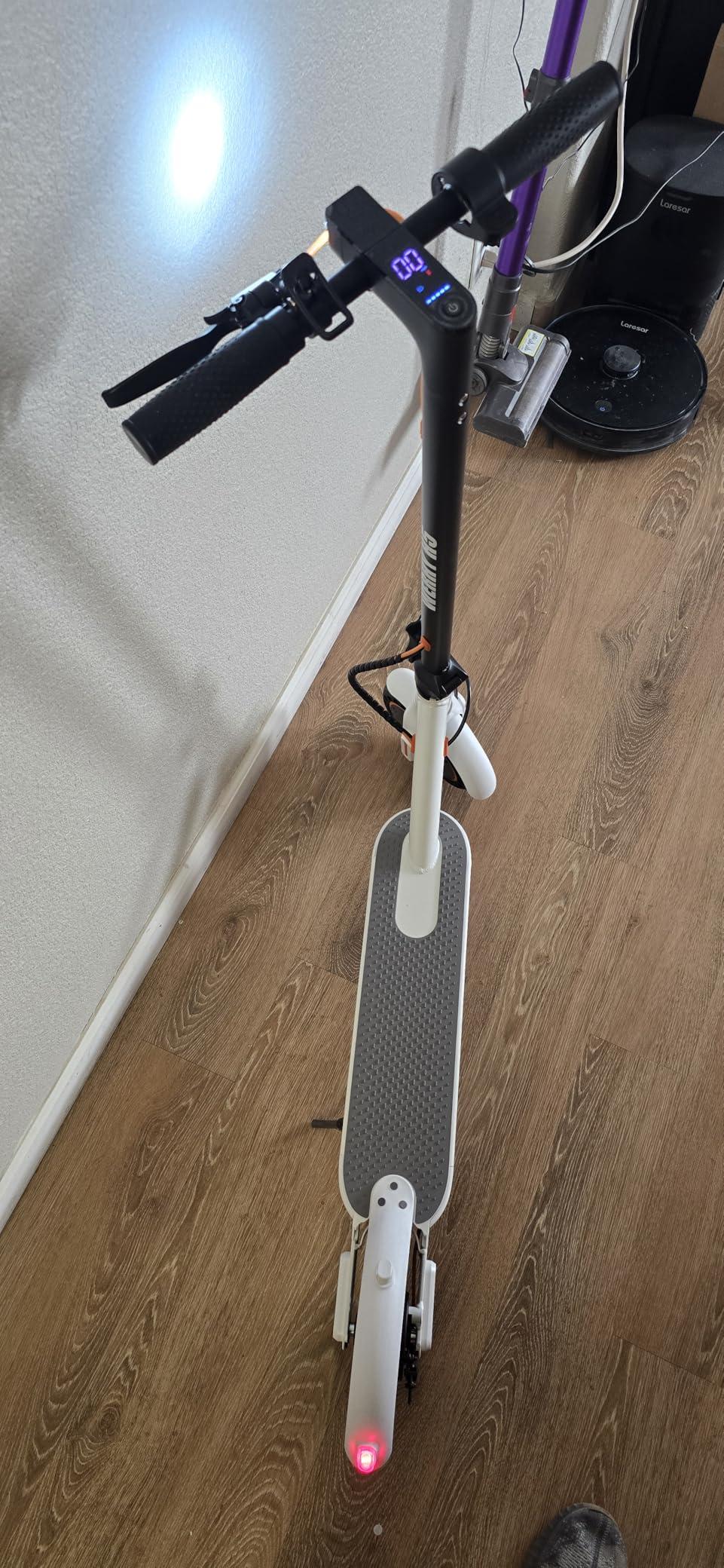 Electric Scooter, 350W/500W Powerful Motor, 19/22 MPH Max Speed, 15/23 Miles Range, Lightweight Foldable Kick Scooter with Dual Braking Systems, Smart APP customer photo 2