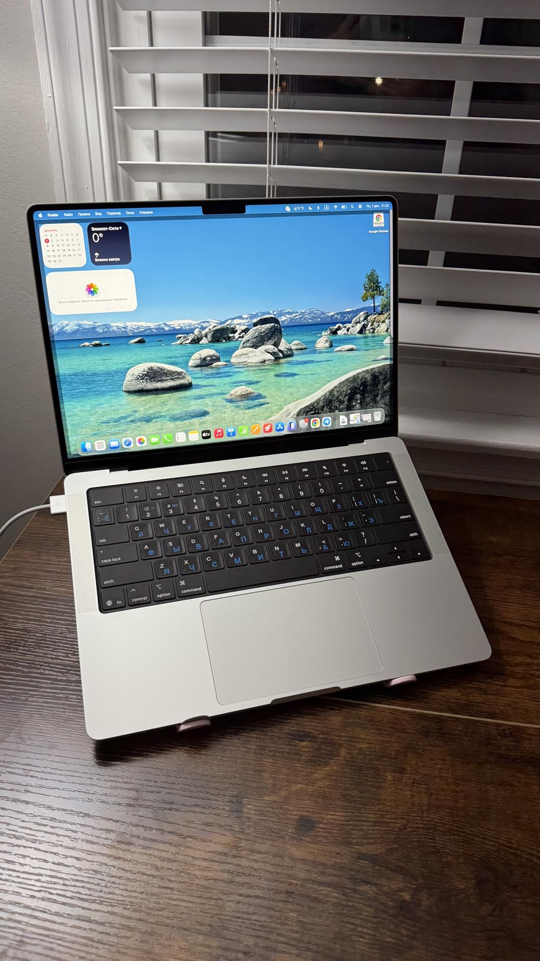 2025 MacBook Pro Laptop with M5 chip with 10-core CPU and 10-core GPU: Built for Apple Intelligence, 14.2-inch Liquid Retina XDR Display, 16GB Unified Memory, 512GB SSD Storage; Space Black customer photo 1