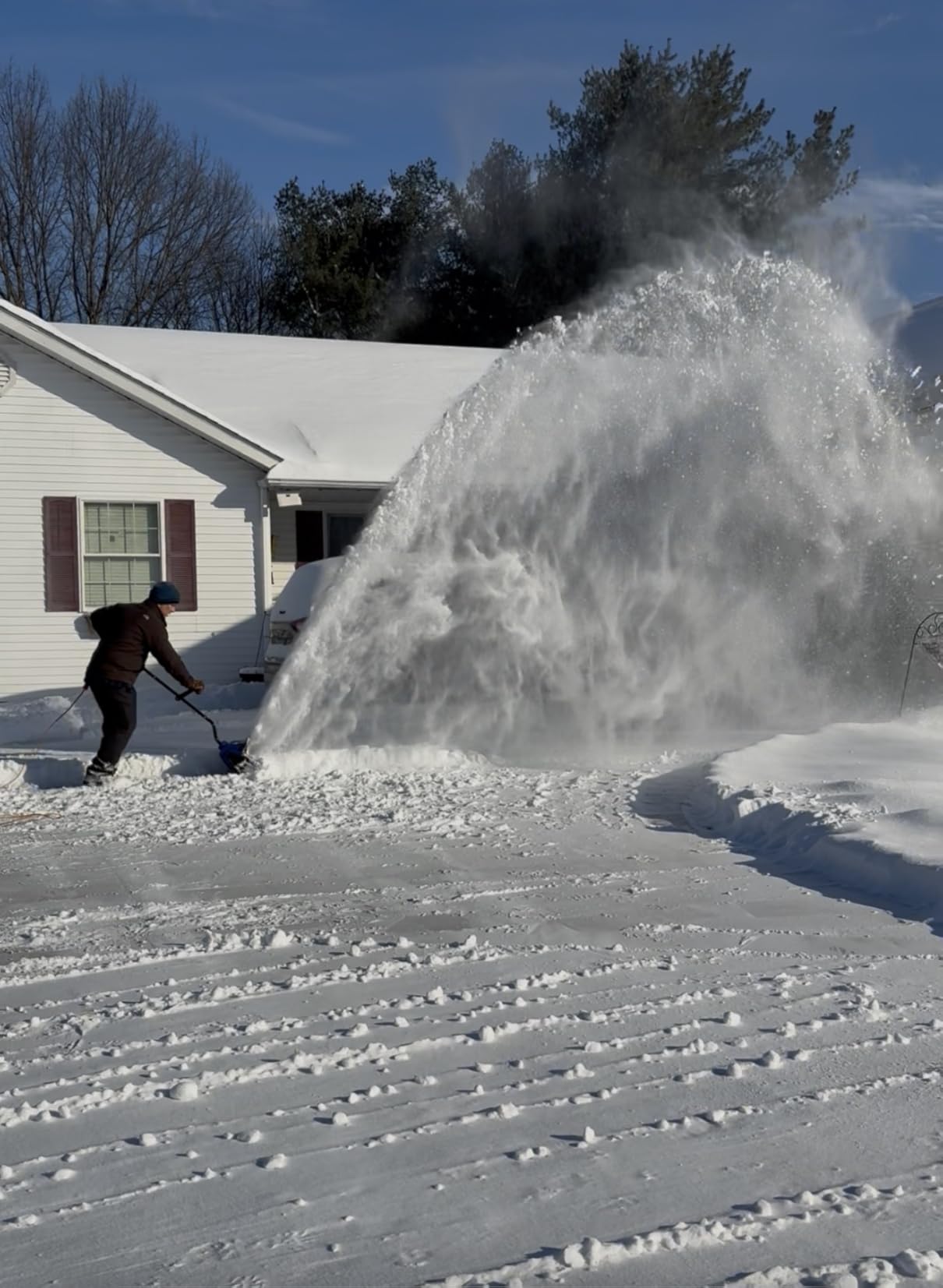 Westinghouse WSnow11SD Corded Snow Shovel, 11-inches Wide, Electric Snow Shovel with 20ft Throwing Distance, Plows 300lbs/min for Driveway/Steps/Sidewalk/Porch customer photo 1