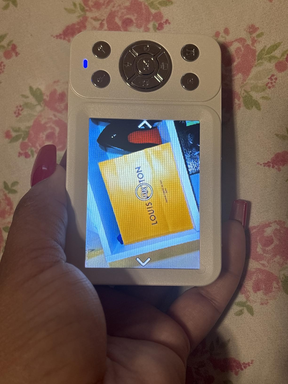 Digital Camera, 4K 64MP UHD Dual Screens Camera, 18X Zoom, Portable Small Point and Shoot Digital Cameras with 64GB TF Card, 2 Rechargeable Batteries for Kids, Teens, Adult, Selfies, Gifts- White customer photo 1