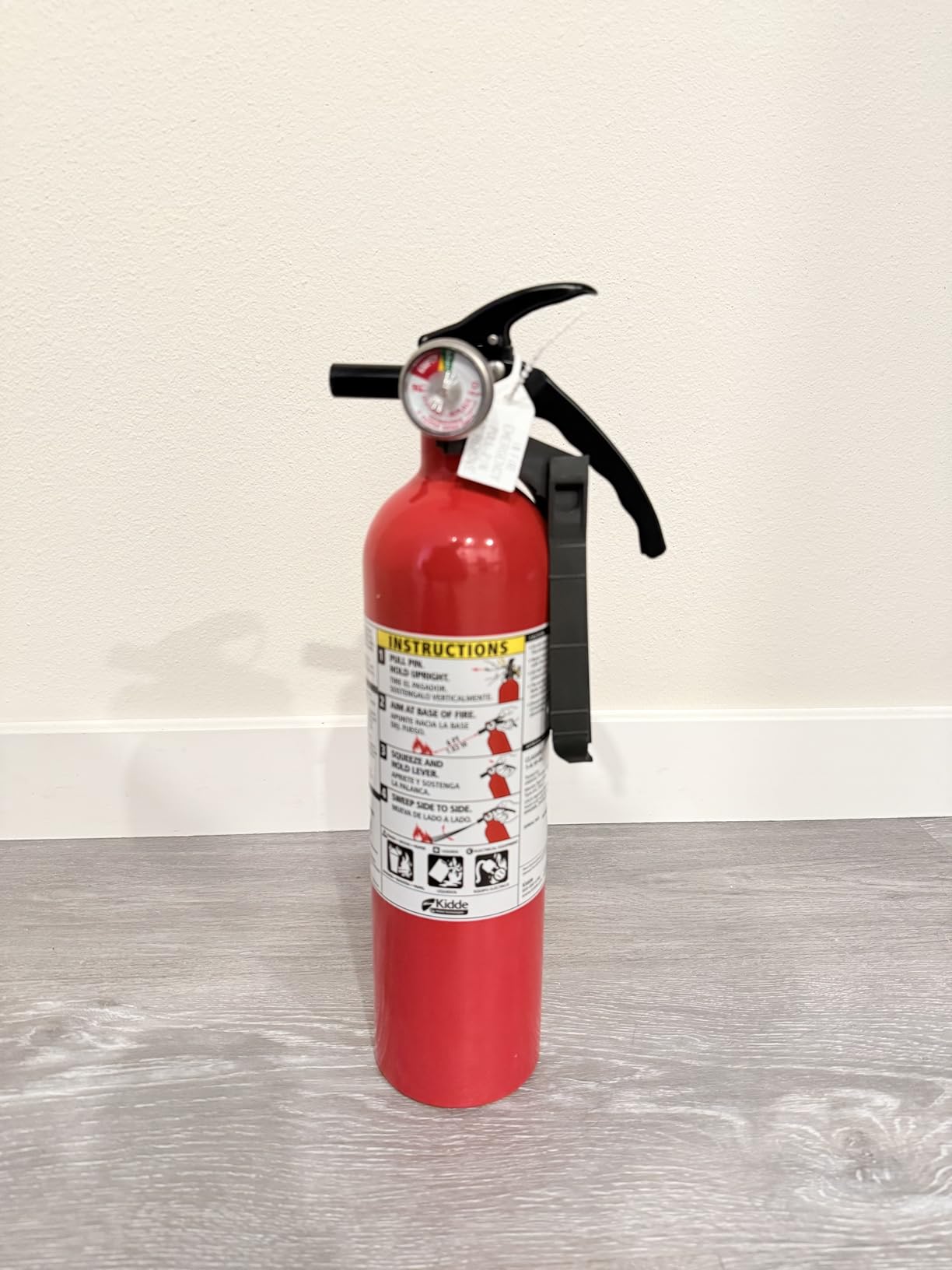 Kidde Basic 110 Fire Extinguisher for Home, 1-A:10-B:C, FA110G, 1 Pack | Residential Multi-Purpose Extinguisher for Small Common Household Fires, 2.5 lb. Dry Chemical customer photo 1