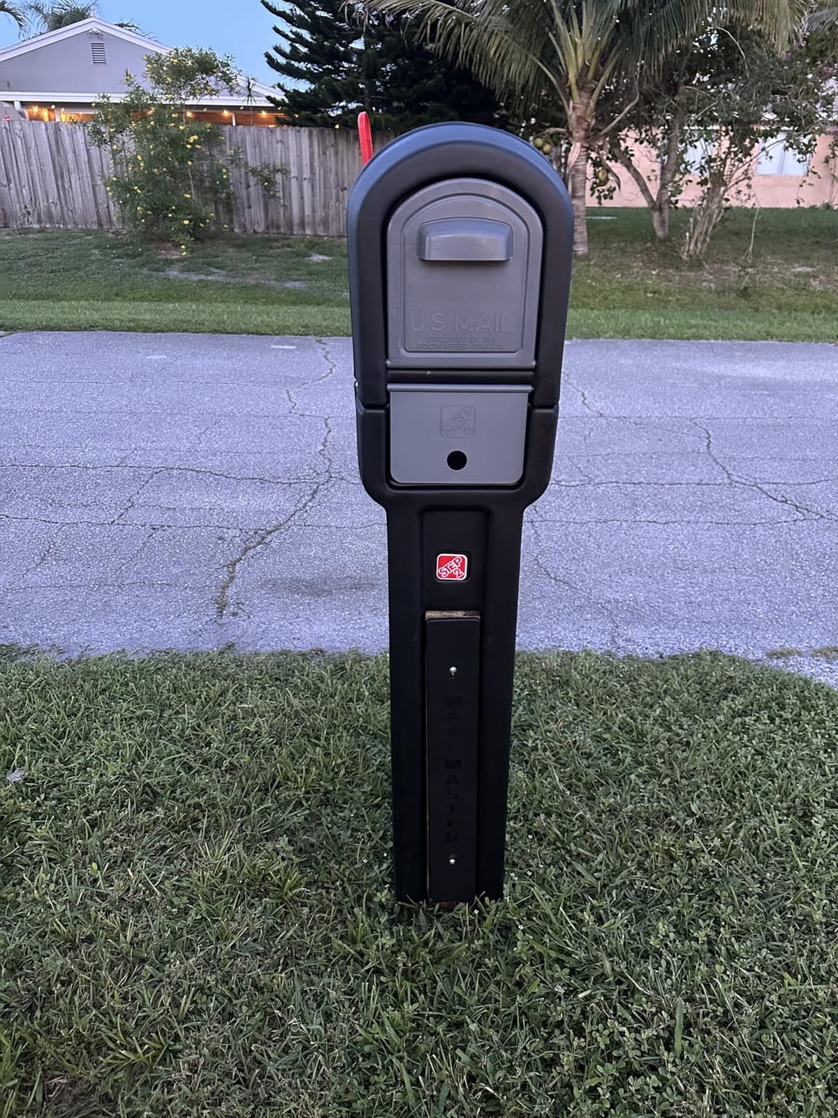 Step2 MailMaster Plus Mailbox & Post, Weather Resistant, Large Outdoor Mailboxes, Made of Durable Plastic, Easy to Install, Flag Included, Black customer photo 1