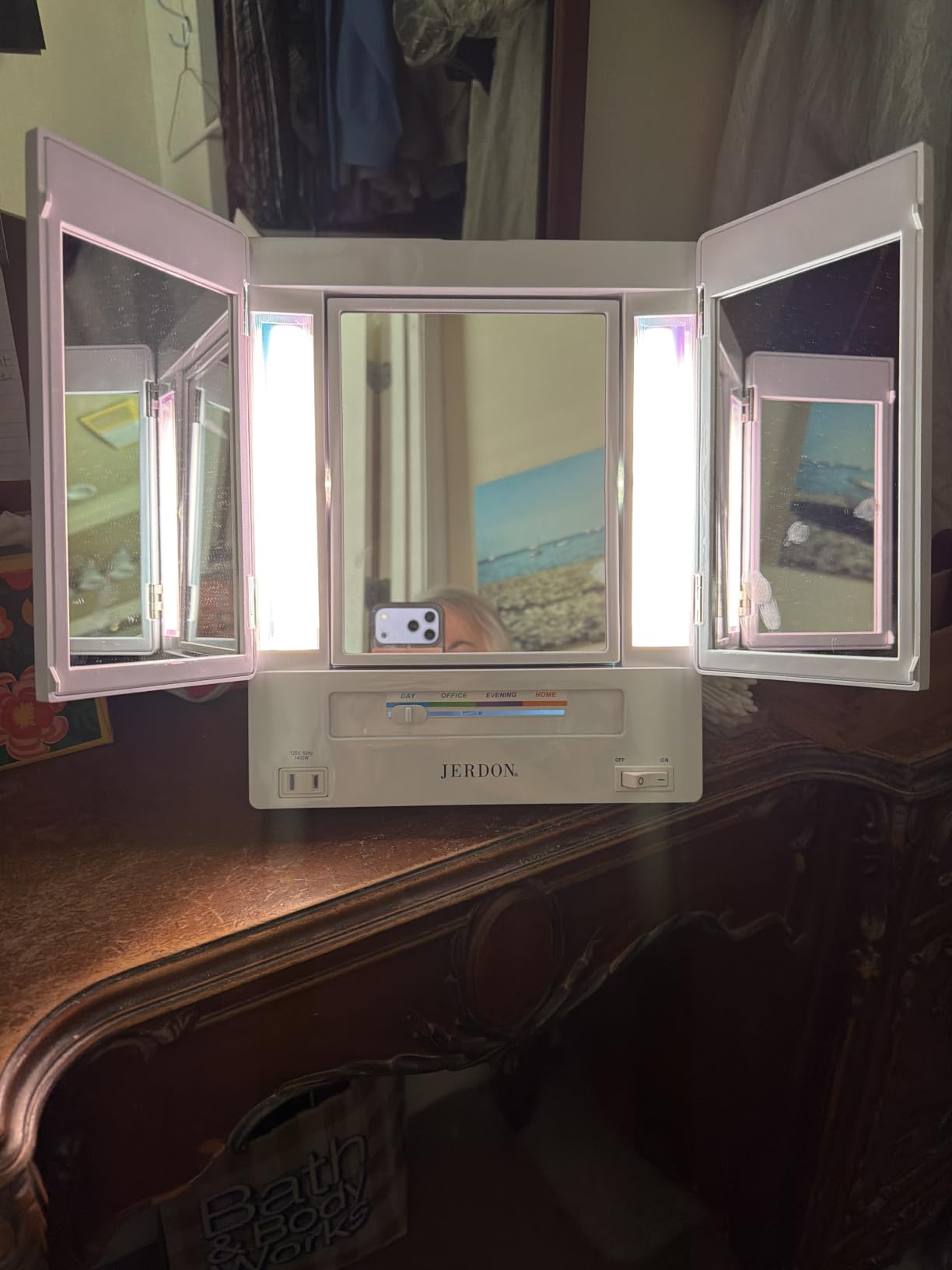 JERDON Lighted Makeup Mirror with 5X Magnification - White - JGL9W customer photo 1