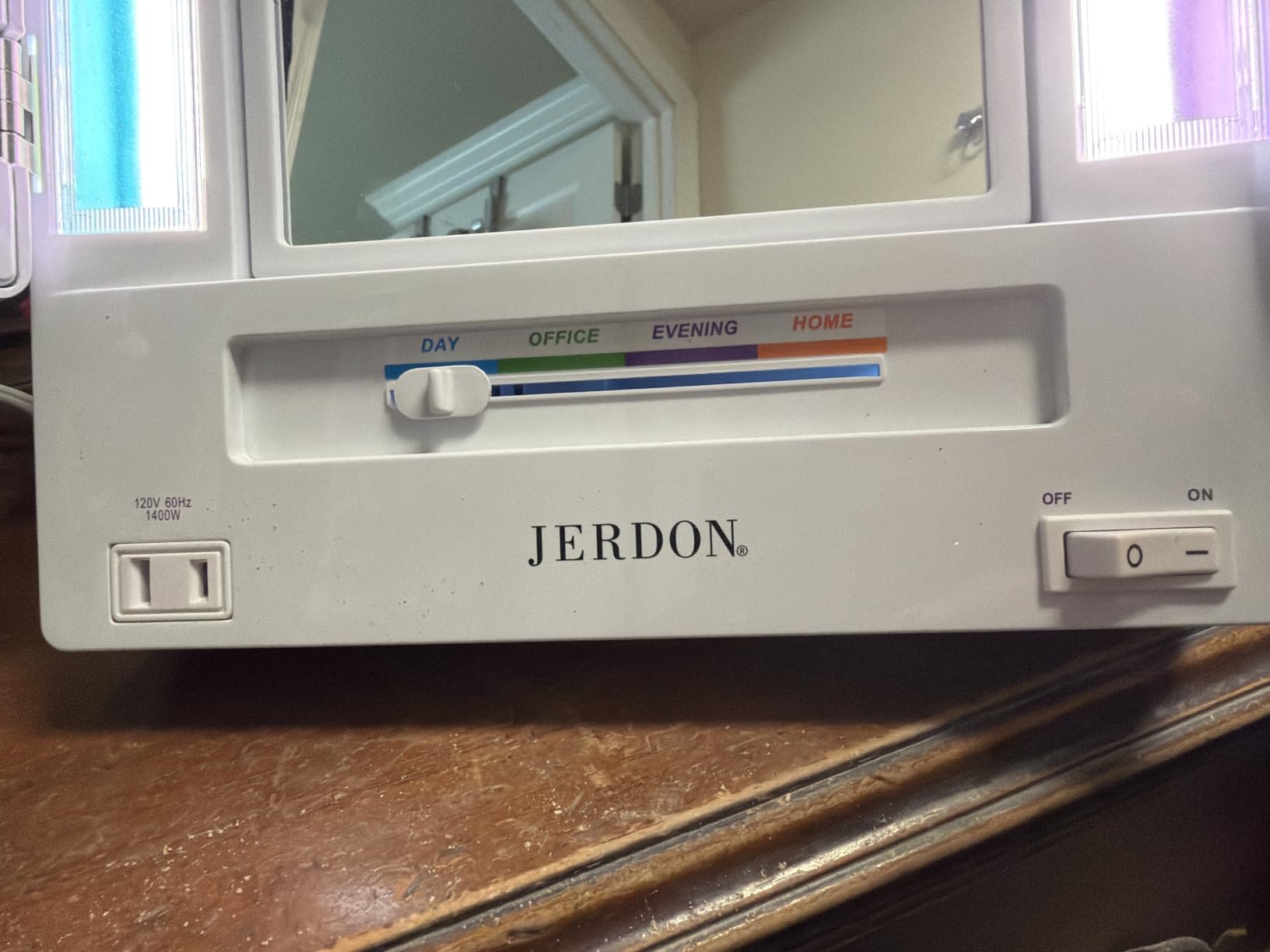 JERDON Lighted Makeup Mirror with 5X Magnification - White - JGL9W customer photo 2