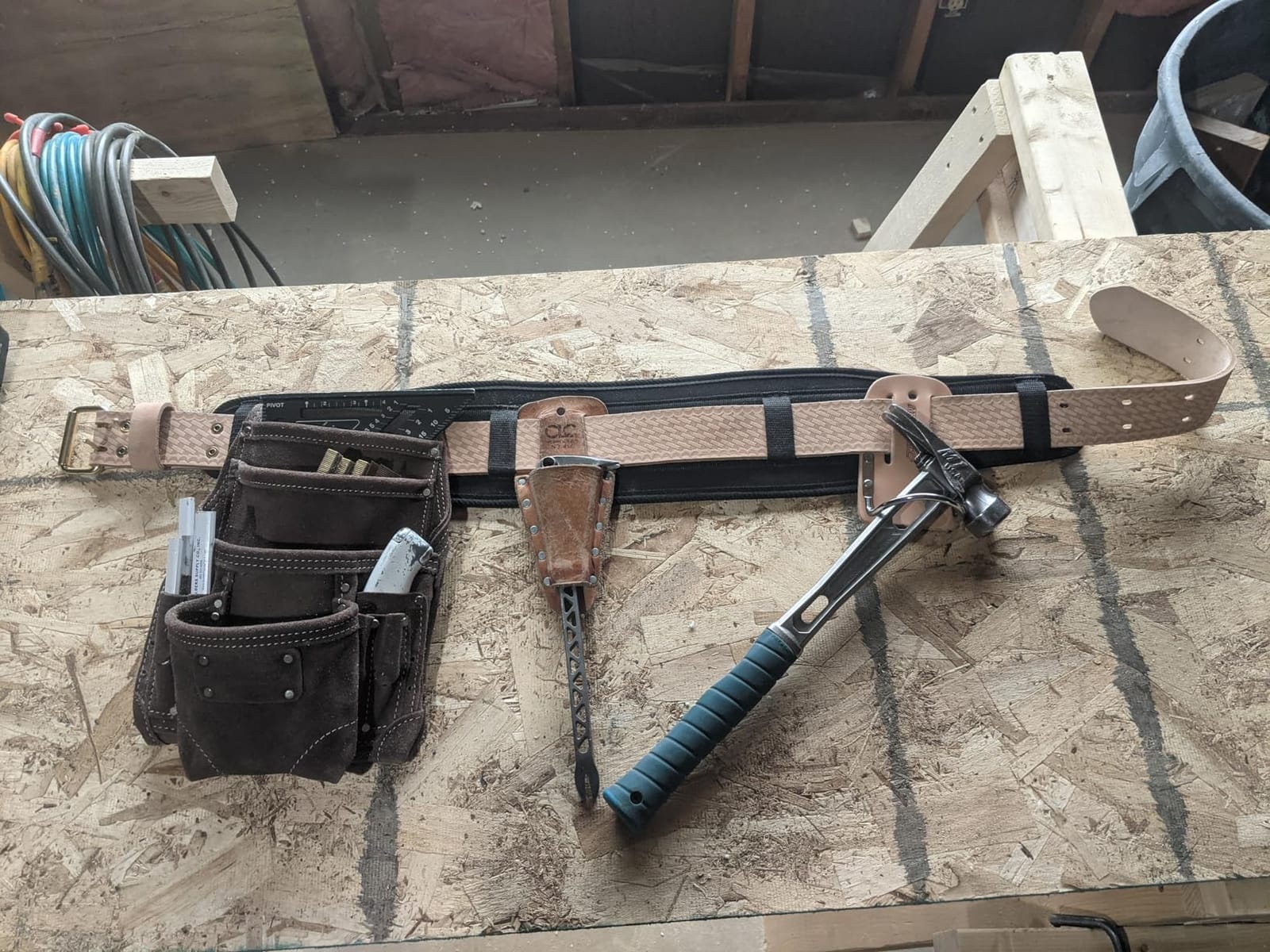 Klein Tools 5415 Tool Belt, Heavy-Duty Leather Work Belt for Contractors, Construction, Carpenters, Electricians, Framers, Ironworkers, Medium customer photo 2