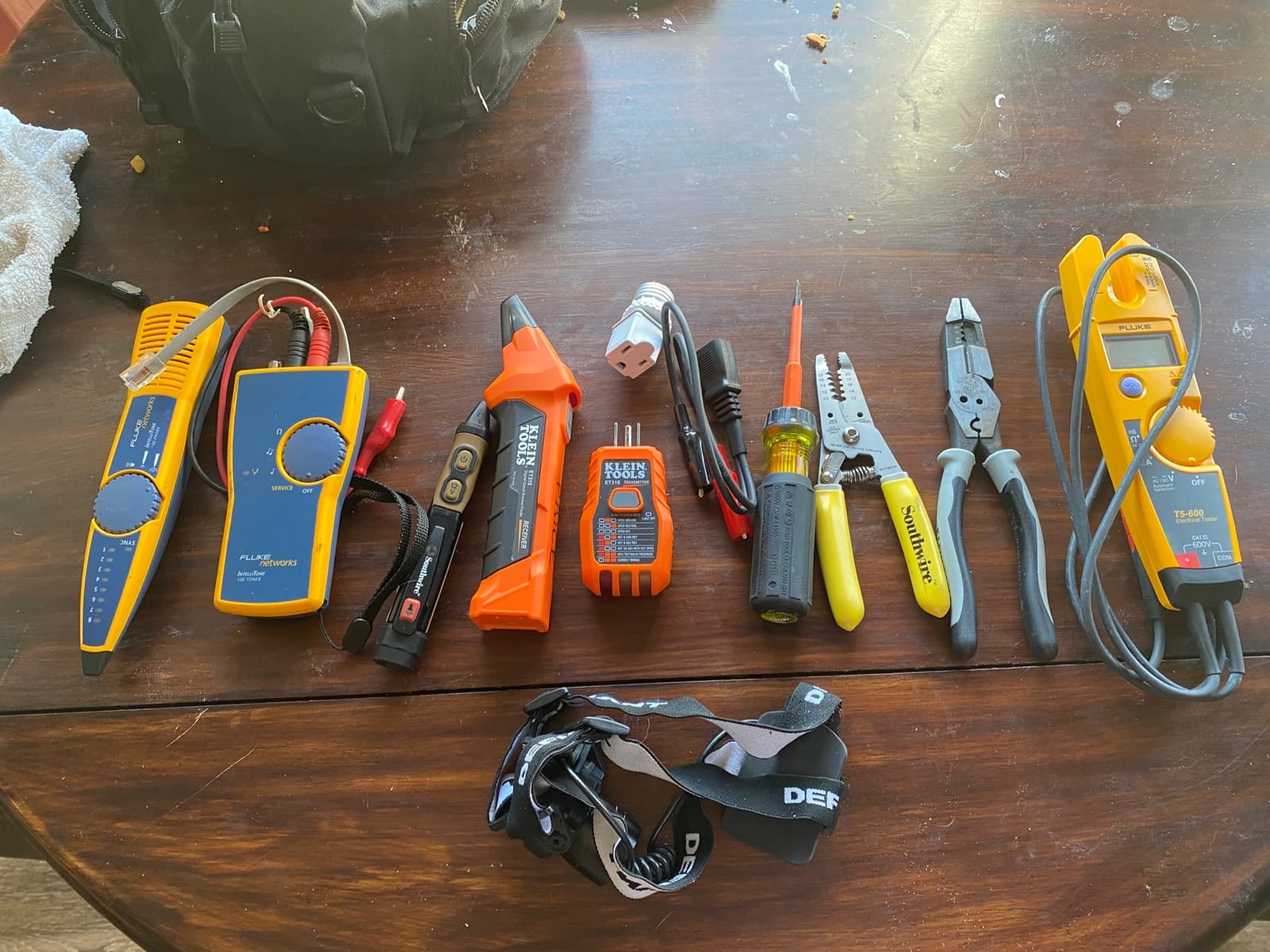 Fluke T5-600 Electrical Voltage, Continuity and Current Tester, Measures AC Current Up to 100 A Without Contact, Automatically Select AC/DC for Tests, Includes Detachable SlimReach Probe Tip customer photo 2