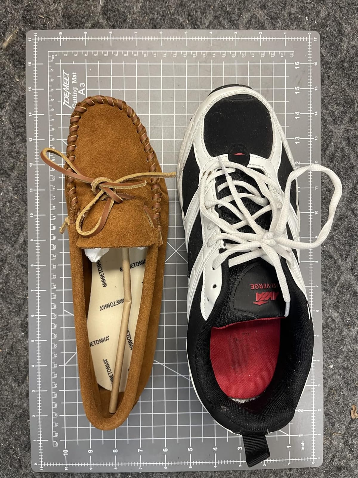 Minnetonka Men's Leather Laced Softsole Moccasin customer photo 2