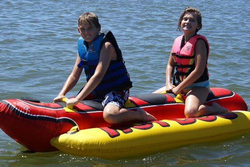 Airhead Hot Dog Towable Tube for Boating, 1-5 Rider Inflatable Boat Tube for Water Tubing, Full Nylon Cover, EVA Padding, Foam Padded Handles w/Neoprene Knuckle Guard, Speed Safety Valve customer photo 1