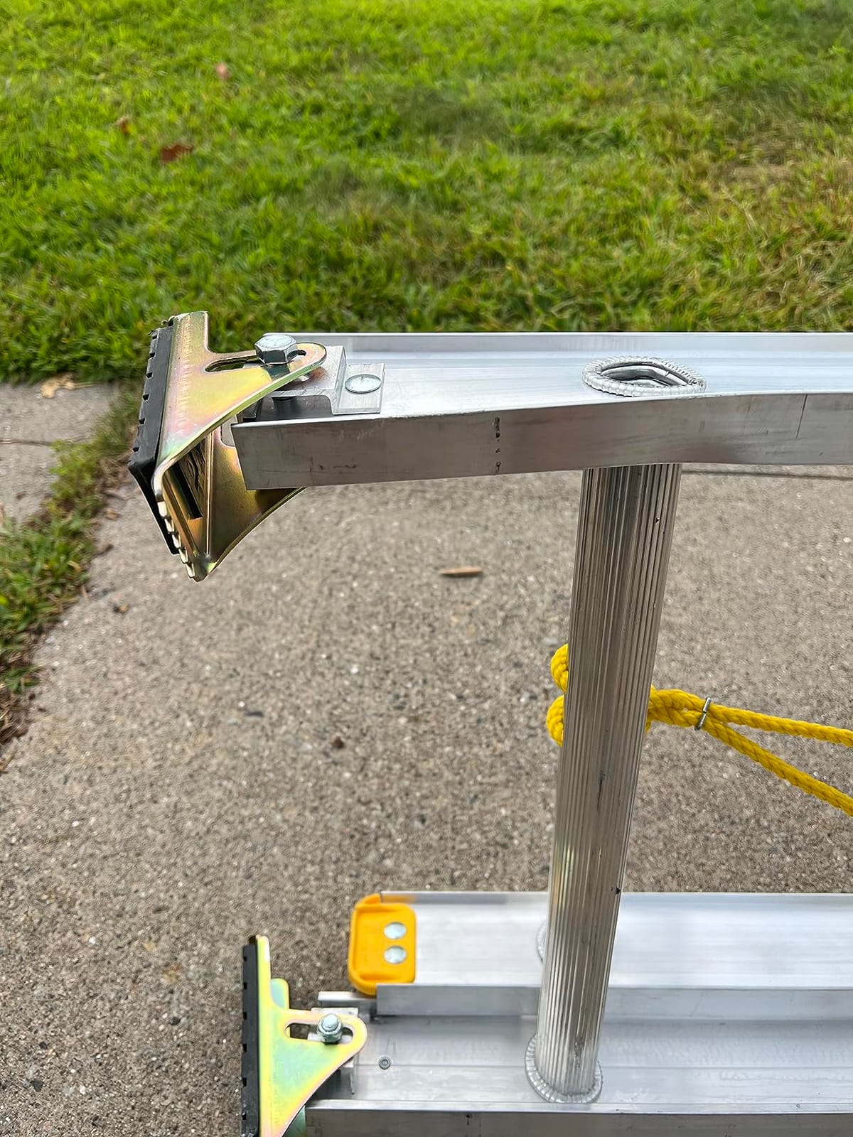 Louisville Ladder 16-foot Aluminium Extension Ladder, 250-Pound Load Capacity, Type I, AE3216 customer photo 2