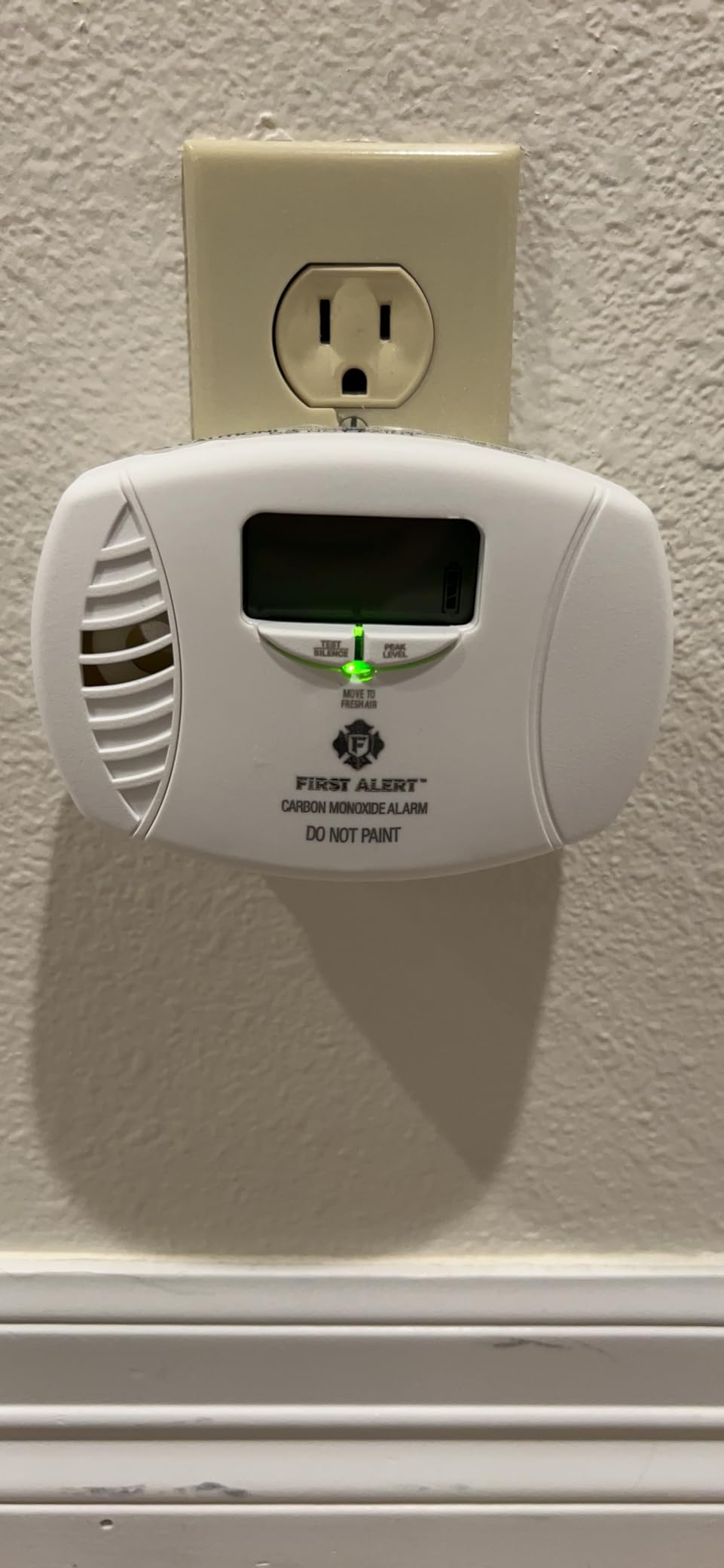 First Alert Plug in Carbon Monoxide Alarm with Digital Display | CO615, AA Battery Backup customer photo 2
