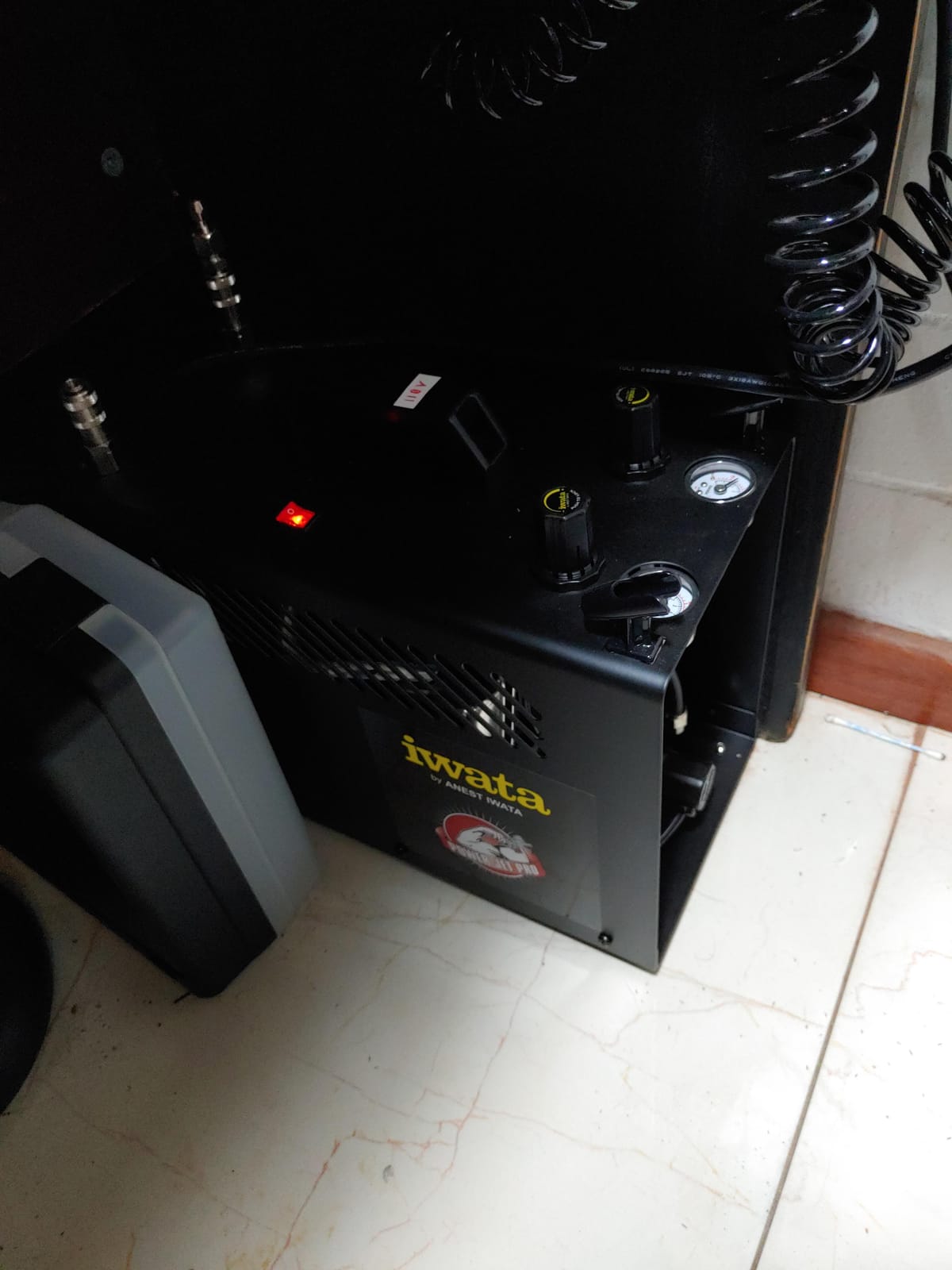 Iwata Power Jet Pro Dual Airbrush Compressor with 2L Air Tank, Dual Regulators, Auto Shut-Off Technology, 1-50 PSI Adjustable Output customer photo 2