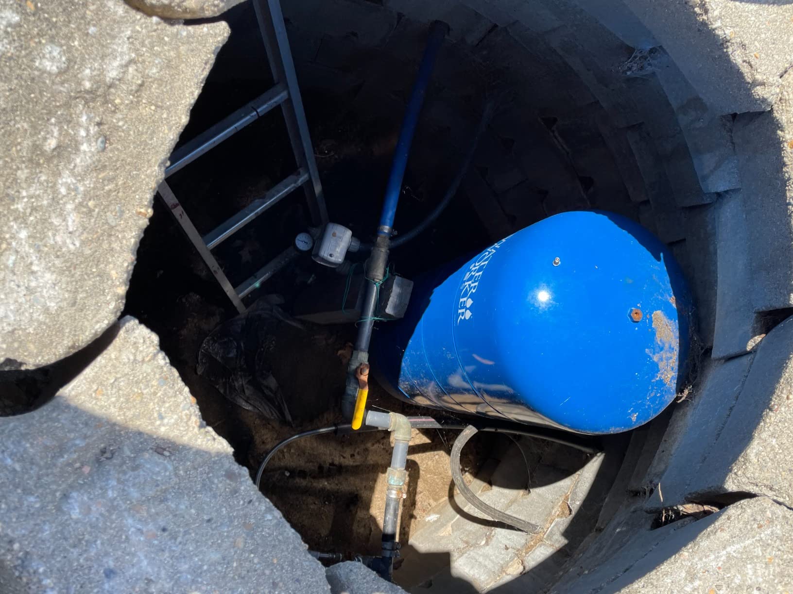 Water Worker HT-32B Well Tank, 32 GAL Capacity, 1 in FNPT customer photo 1