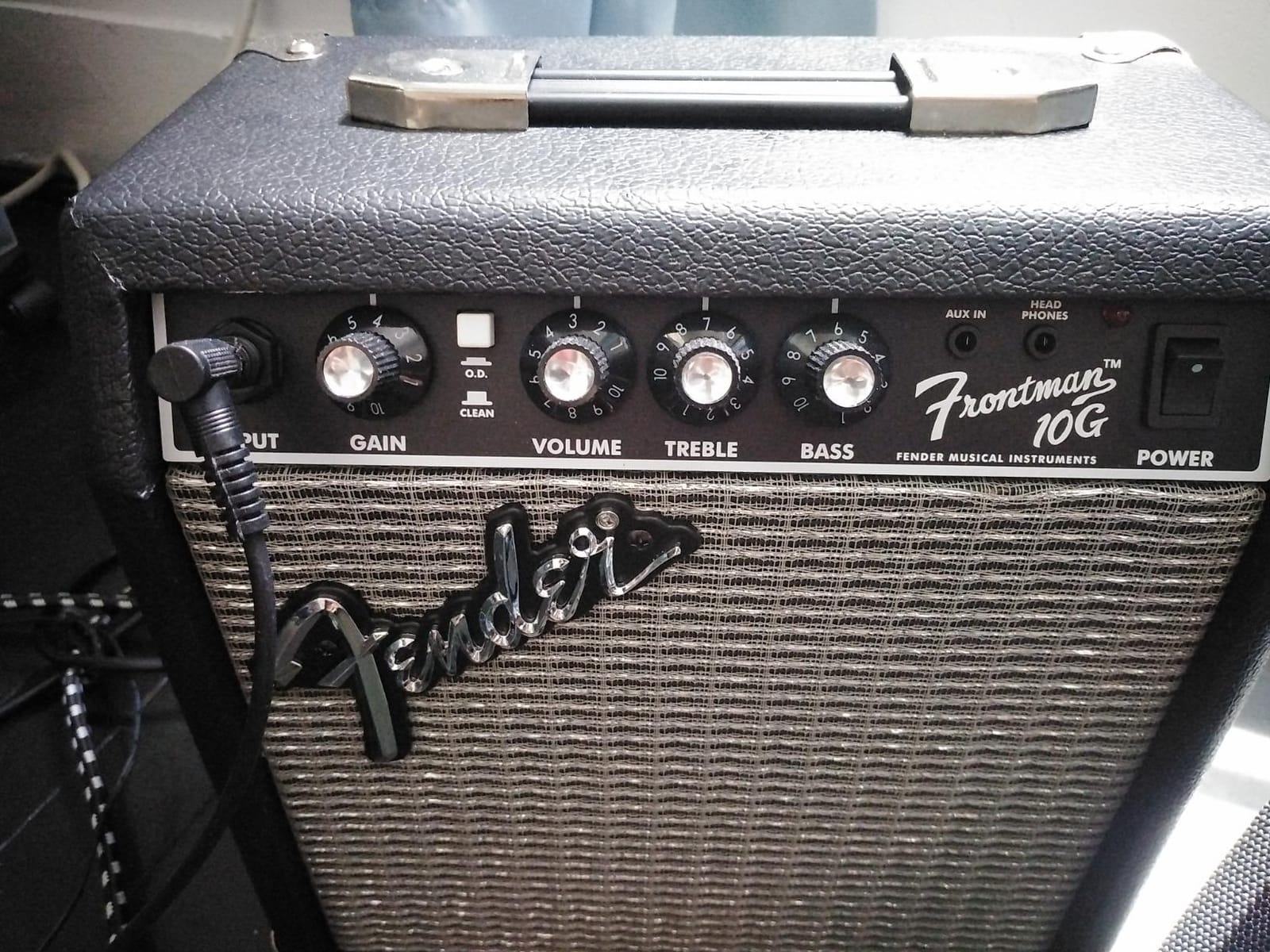 Fender Frontman 10G Electric Guitar Amplifier, 10-Watt Amp, Black/Silver | 10 Watt Practice Amp with 6