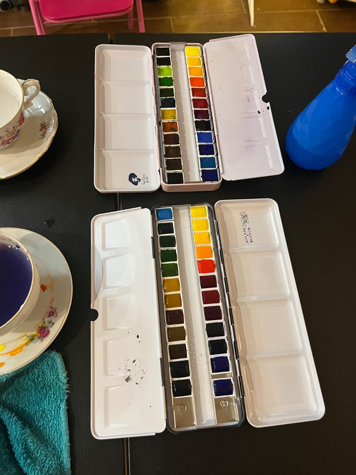 Winsor & Newton Professional Watercolor Paint Set, Complete Travel Tin | 24 Half Pans, Unrivalled Transparency, Single Pigment Vibrant Colors, Archival Permanence, Heritage Brand, Finest Pigments customer photo 1