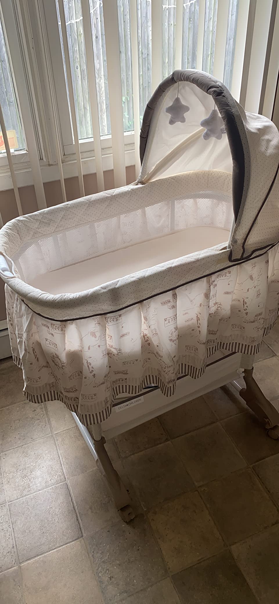 Delta Children Portable Rocking Bassinet for Newborns Bedside Sleeper Crib with Gentle Vibrations, Nightlight, Soothing Music, Adjustable Canopy, Plush Toys, Storage Basket, Baby Essentials customer photo 1