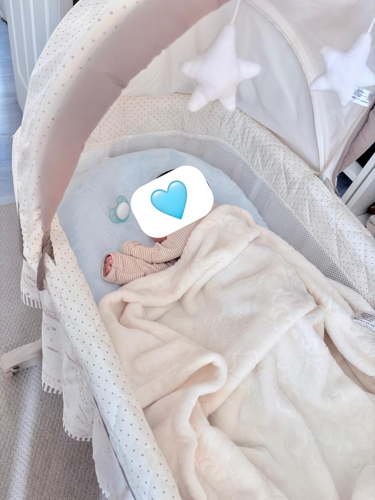 Delta Children Portable Rocking Bassinet for Newborns Bedside Sleeper Crib with Gentle Vibrations, Nightlight, Soothing Music, Adjustable Canopy, Plush Toys, Storage Basket, Baby Essentials customer photo 2