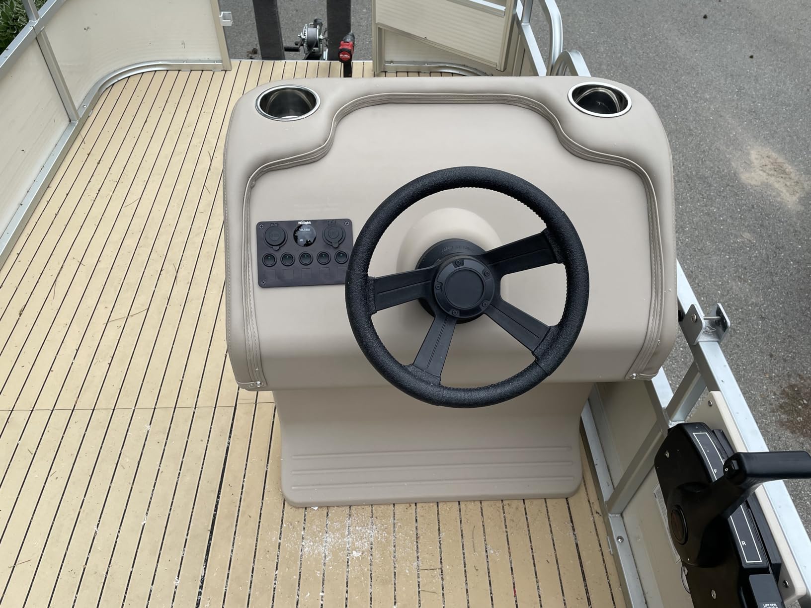 attwood 8315-4 Weatherproof 13-Inch Marine Boat Soft-Grip Steering Wheel with Cap customer photo 2