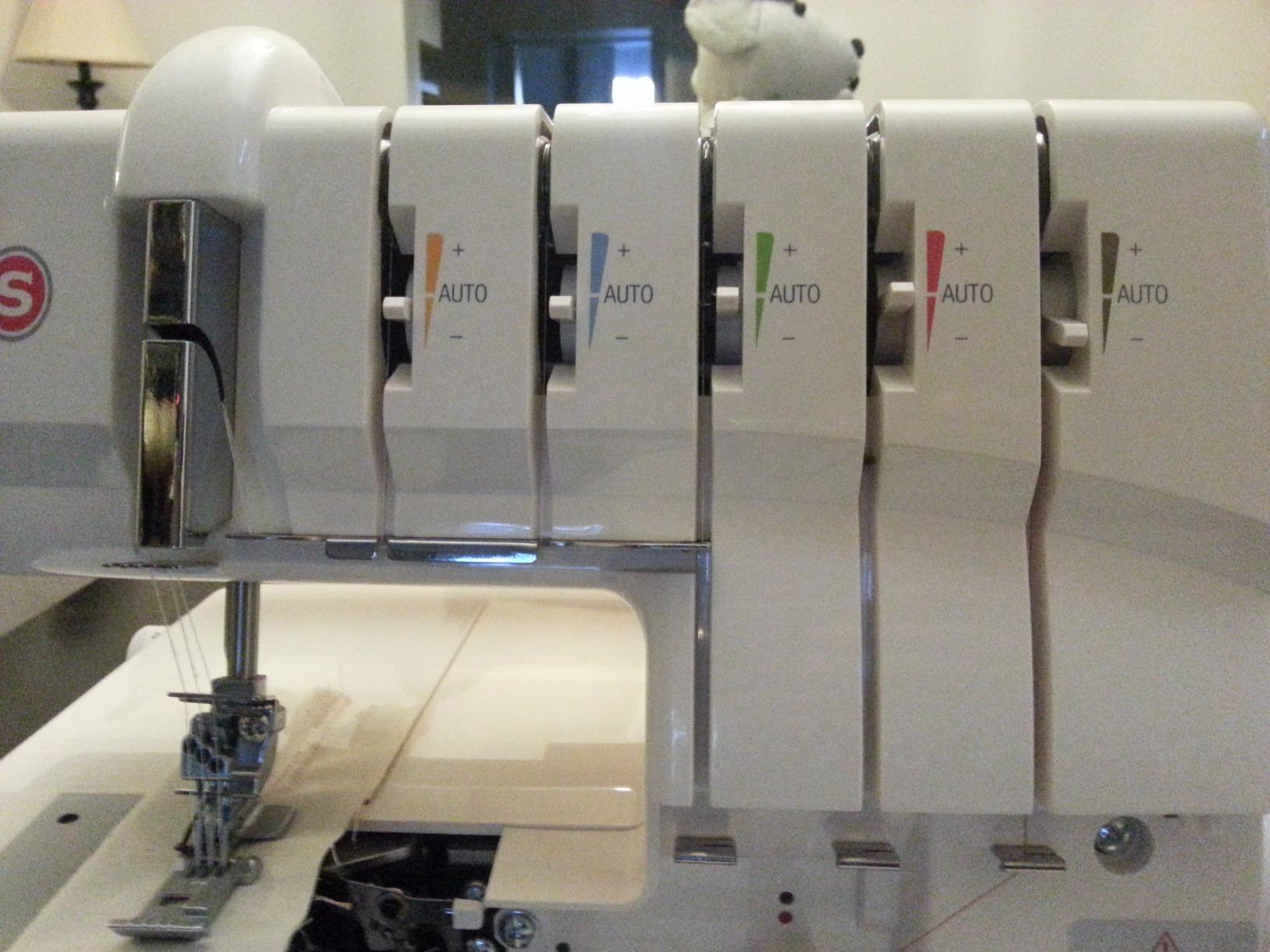 SINGER Professional 14T968DC Heavy-Duty Serger Overlock with Accessory Kit | 2-3-4-5 stitch capability, removable trim trap, self adjusting design, metal frame, 1300 stitches/minute customer photo 1