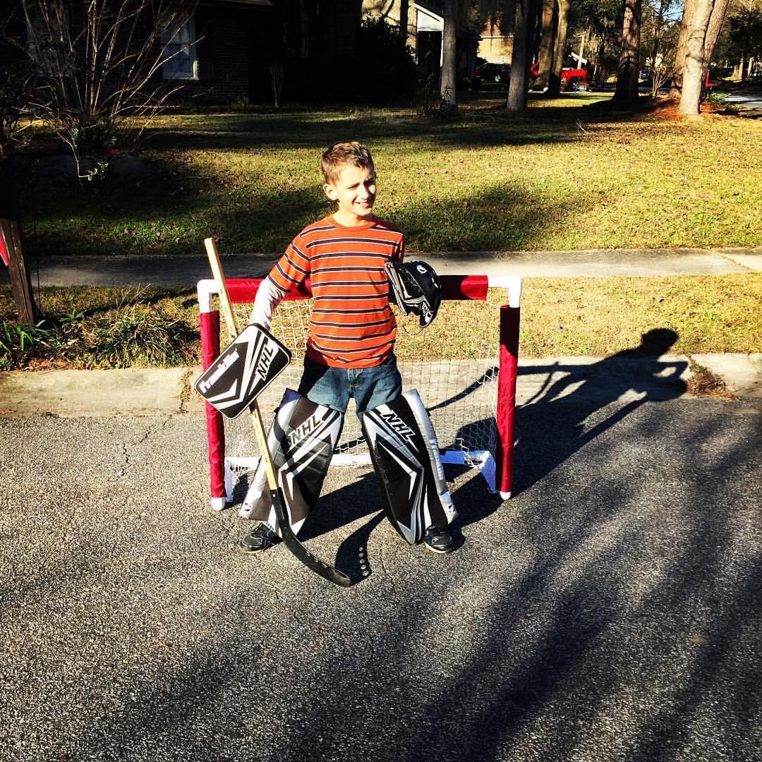 Franklin Sports - NHL Kids Folding Hockey Goals Set - (2) Street Hockey & Knee Hockey Goals - (2) Adjustable Youth Hockey Sticks, (2) Knee Hockey Sticks, (2) Mini Hockey Balls + (1) Street Hockey Ball customer photo 2