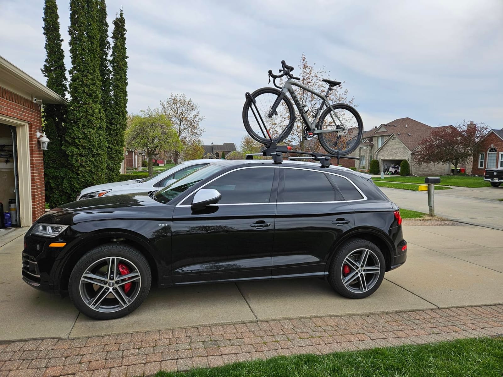 Yakima FrontLoader Rooftop Bike Rack | Black Roof Carrier for Bicycle Storage and Transport on Vehicles customer photo 1