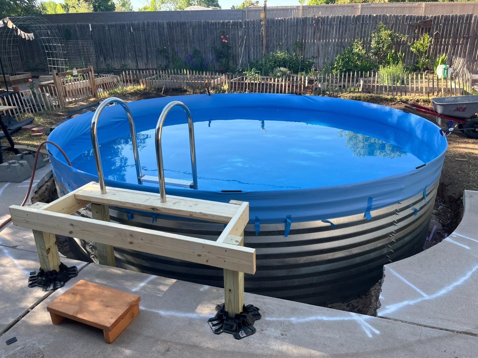 Blue Wave Premium Stainless Steel in-Pool Ladder for Above Ground Pools | 4 stainless-steel steps, resin swivel base, deck-mounted, fits pools up to 54 in, 225-lb cap, safe entry, not for saltwater customer photo 2