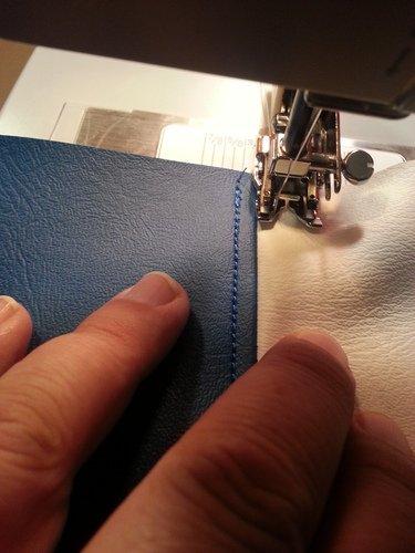 SINGER 4423 (Grey) High Speed Heavy Duty Sewing Machine with Accessory Kit | 23 stitches deliver 97 applications, 50% more power for denim and canvas, 1100 stitches/min, metal frame, 1-step buttonhole customer photo 1