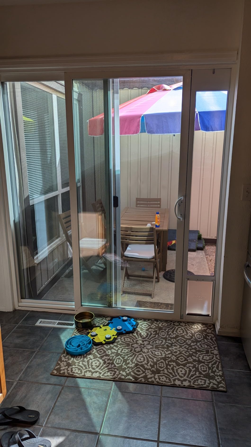 PetSafe Sliding Glass Pet Door, 1 Piece, Large Dogs to 100 lbs, White customer photo 1