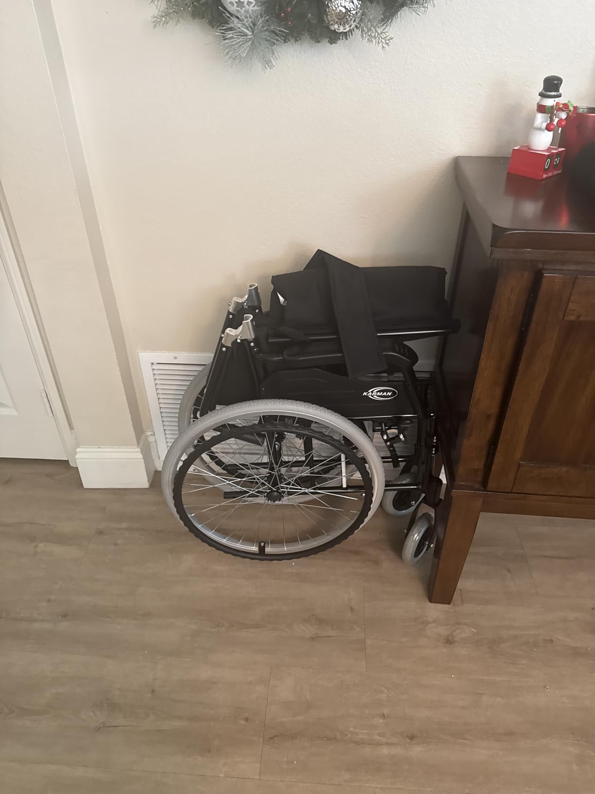 Karman 24 pounds LT-980 Ultra Lightweight Wheelchair, Black | 24 pounds customer photo 1