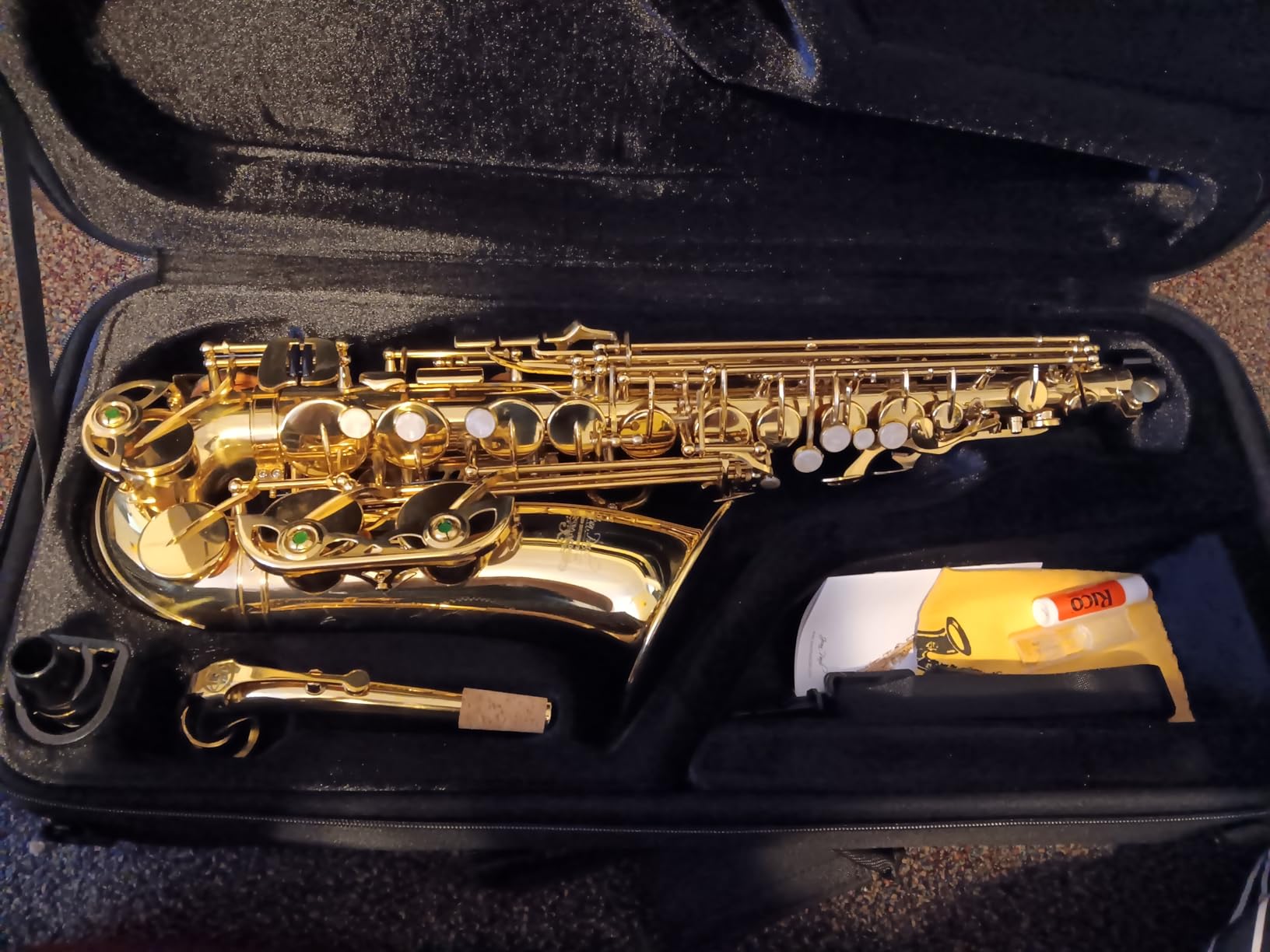 Jean Paul AS-400 Alto Saxophone - Golden Brass Lacquered customer photo 2