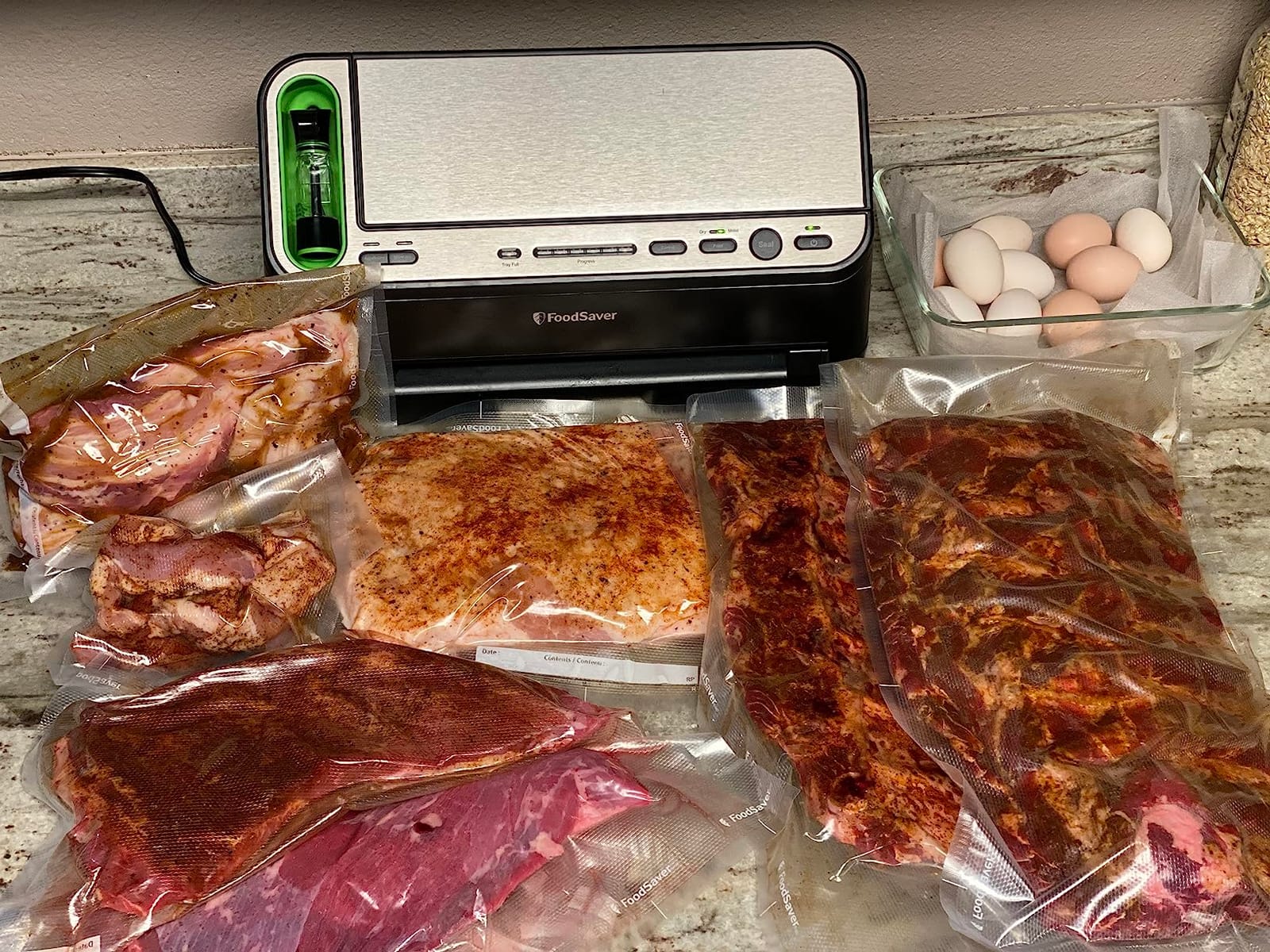 FoodSaver V4400 2-in-1 Vacuum Sealer Machine with Automatic Vacuum Sealer Bag Detection and Starter Kit customer photo 2