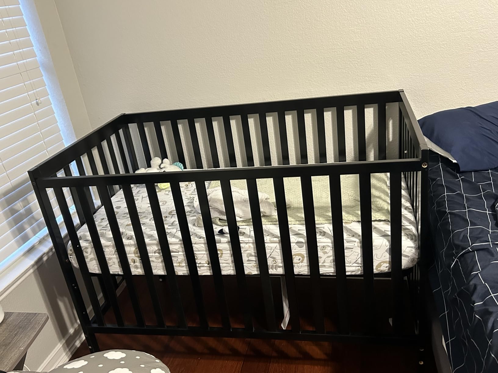 Dream On Me Synergy 5-in-1 Convertible Full Size Baby Crib, GREENGUARD Gold | BSA Verified, ASTM & CPSC Tested, 3-Position Mattress Support, Converts to Toddler, Day and Full Size Bed, 50 Lb, White customer photo 2