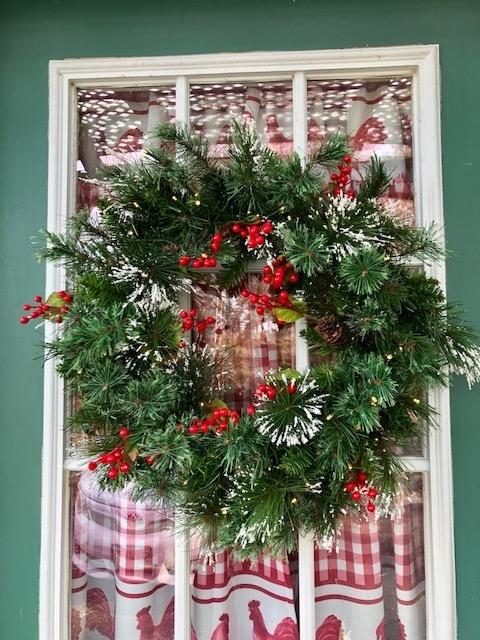 National Tree Company 24in Pre-Lit Wintry Pine Flocked Christmas Wreath | 50 Warm White LED Lights, 113 Tips, Artificial Christmas Decoration With Pinecones, Red Berries, Timer, Green customer photo 1
