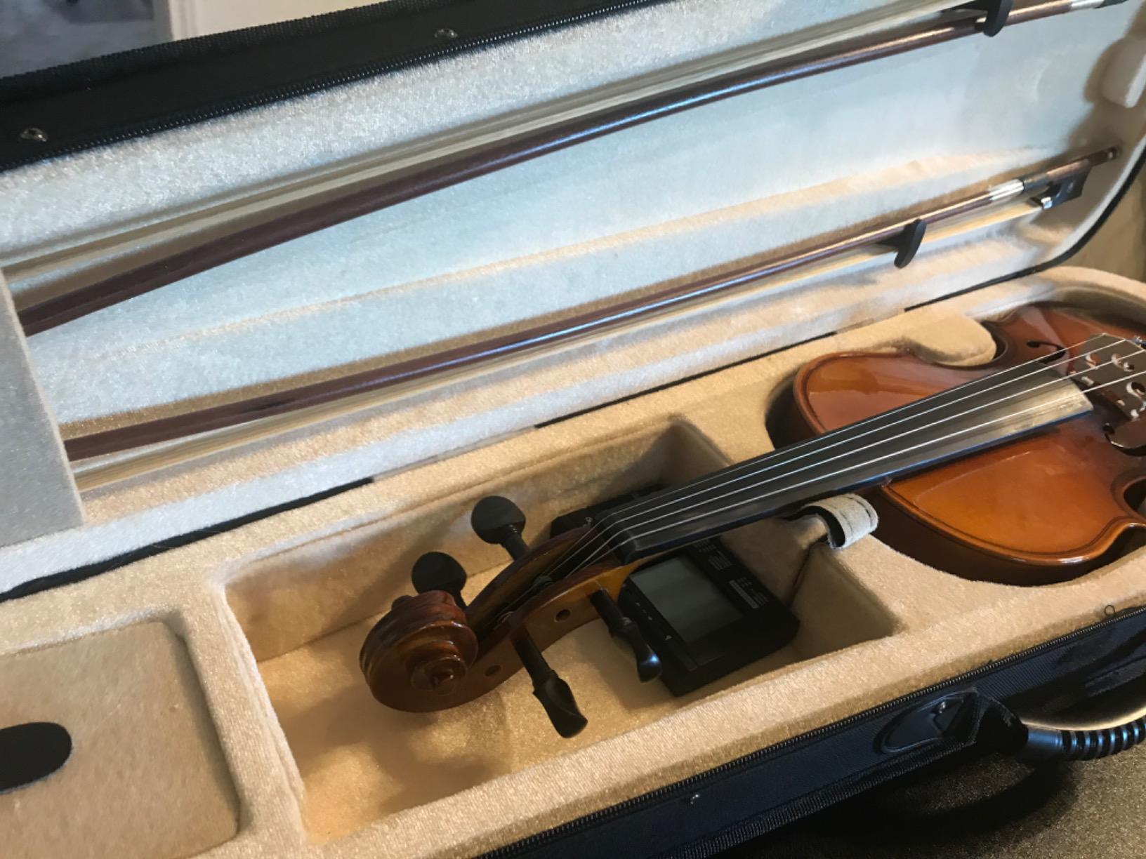Cecilio 4/4 Violin Solidwood Violin with Strings, Bow, Rosin, Tuner, Shoulder Rest & Lesson Book customer photo 1