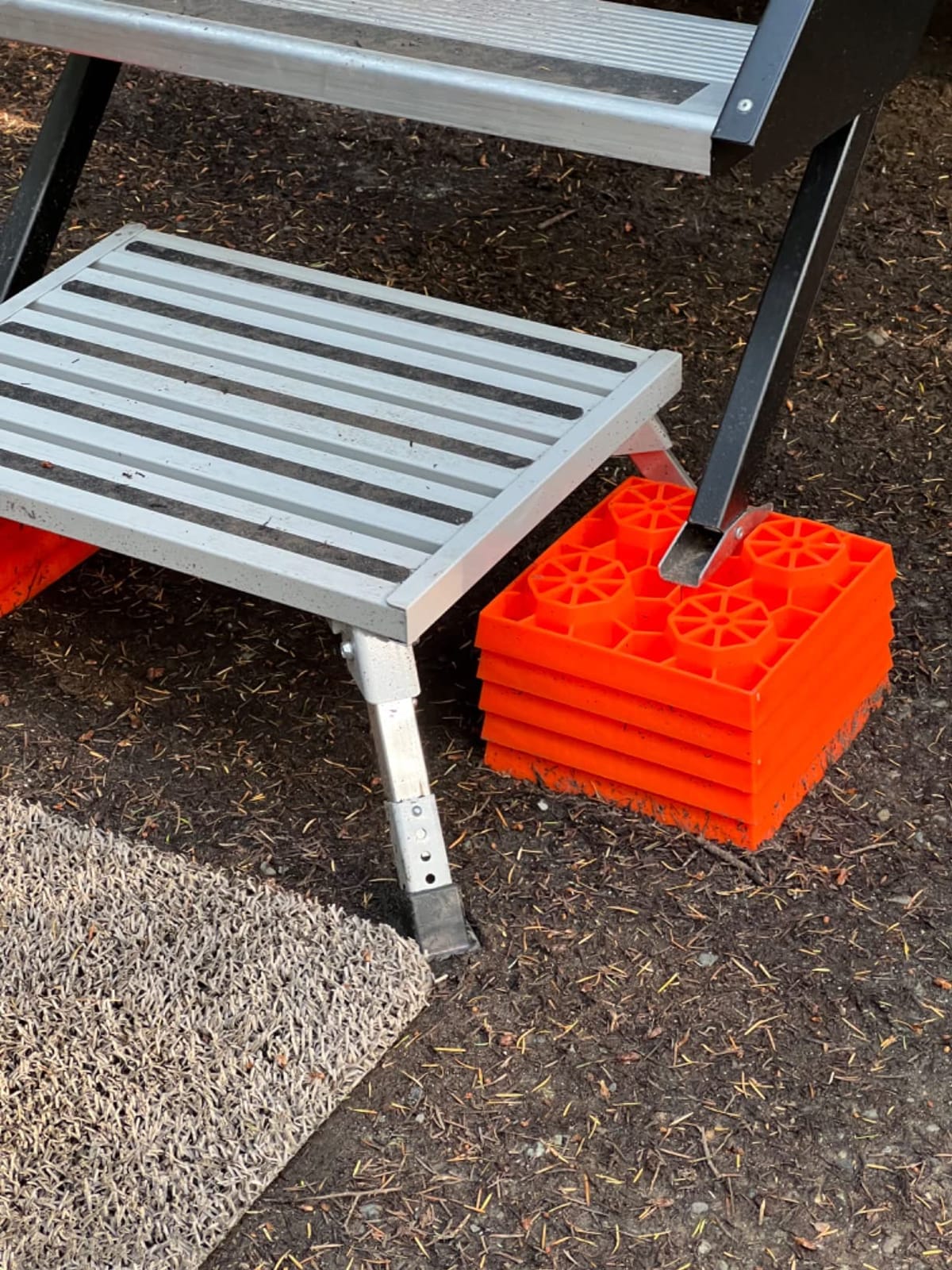 Camco Folding Aluminum Step Stool, Adjustable Height for RV and Trailers, Silver - Lightweight, Foldable, and Heavy-Duty Stepping Platform for Home and Camping customer photo 1