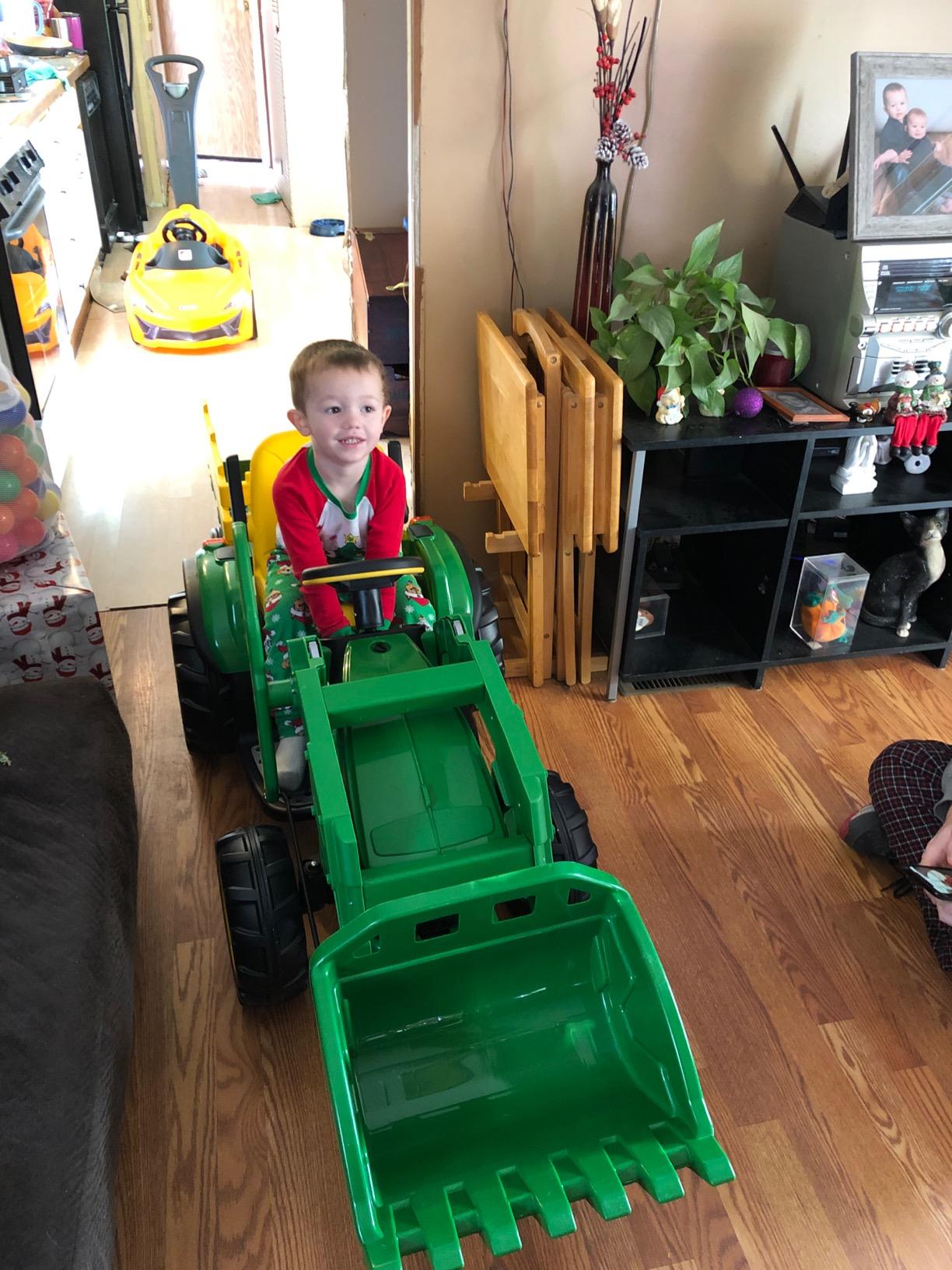 Peg Perego John Deere Ground Loader Tractor Extra-Large 12 Volt Ride on Tractor for Kids Ages 3-7 customer photo 1