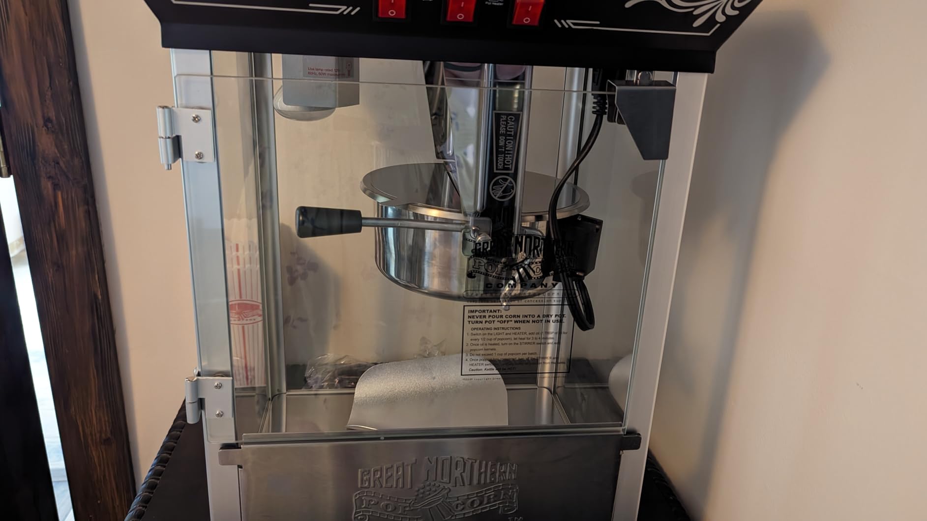 Great Northern Popcorn Good Time 8oz Popcorn Machine, Red customer photo 2