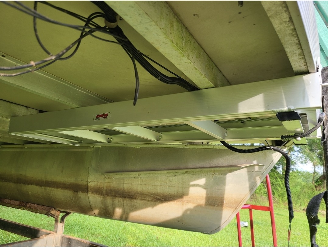 Extreme Max 3005.3434 Undermount Pontoon Ladder - 4-Step customer photo 2