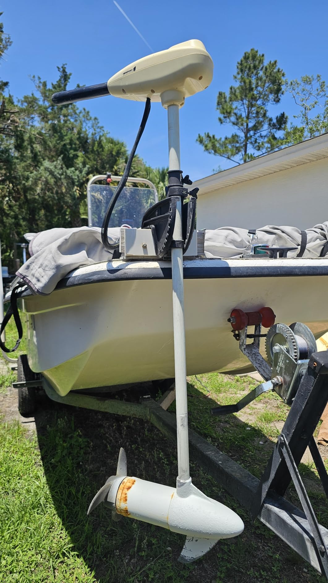Newport L-Series 62lb Thrust Transom Mounted Saltwater Electric Trolling Motor w/LED Battery Indicator (40