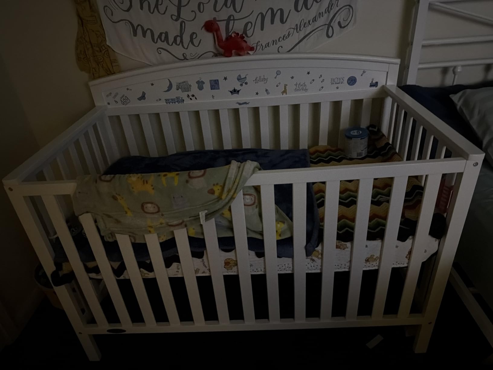 Graco Benton 5-in-1 Convertible Crib, White | GREENGUARD Gold Certified customer photo 2