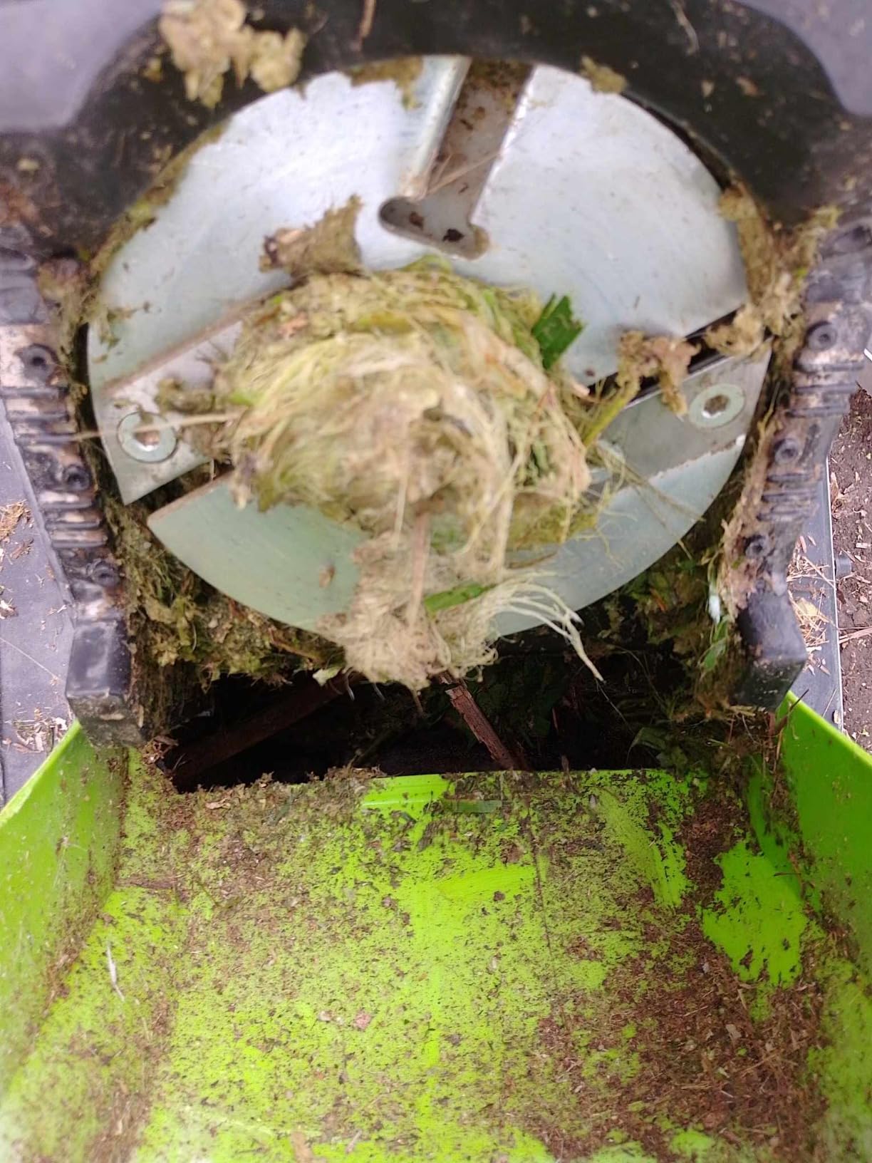 Earthwise GS70015 15-Amp Garden Corded Electric Chipper, Collection Bin customer photo 1