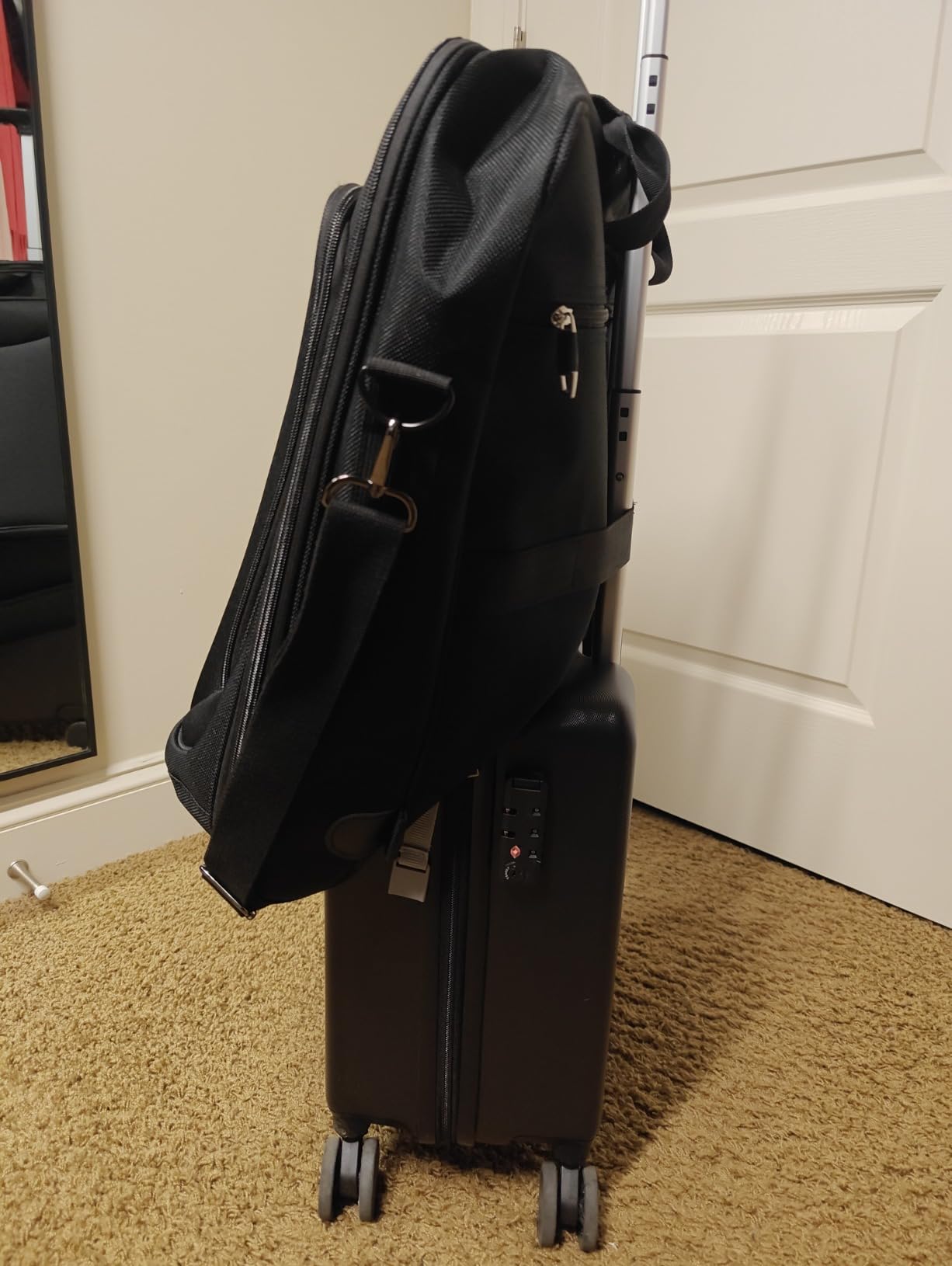 ZEGUR Premium Suit Garment Bag Carry On, Hangs 4 Suits | Travel and Business Bag with Shoulder Strap and Laptop Compartment (Black) customer photo 1